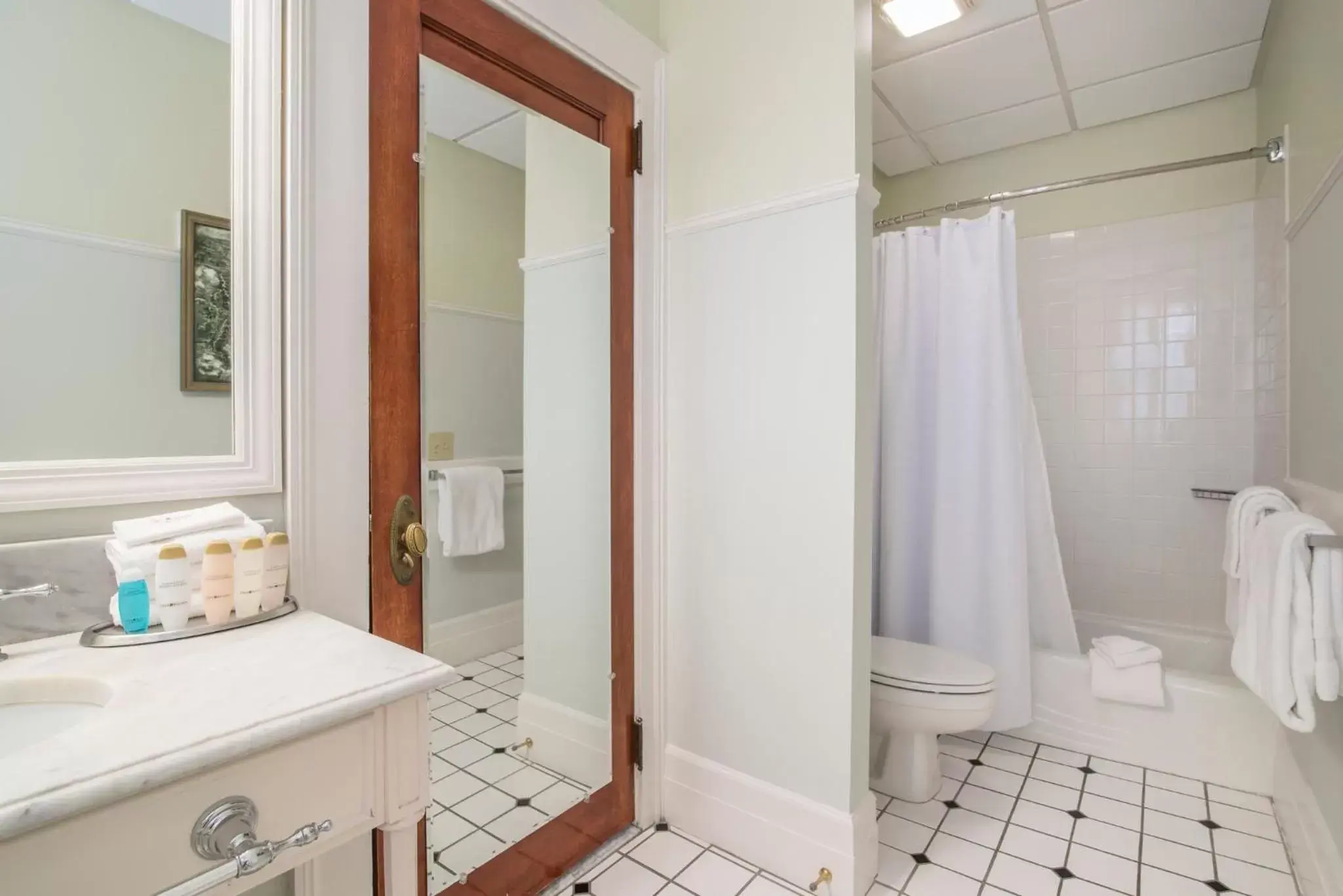 Photo of the whole room, Bathroom in Omni Mount Washington Resort