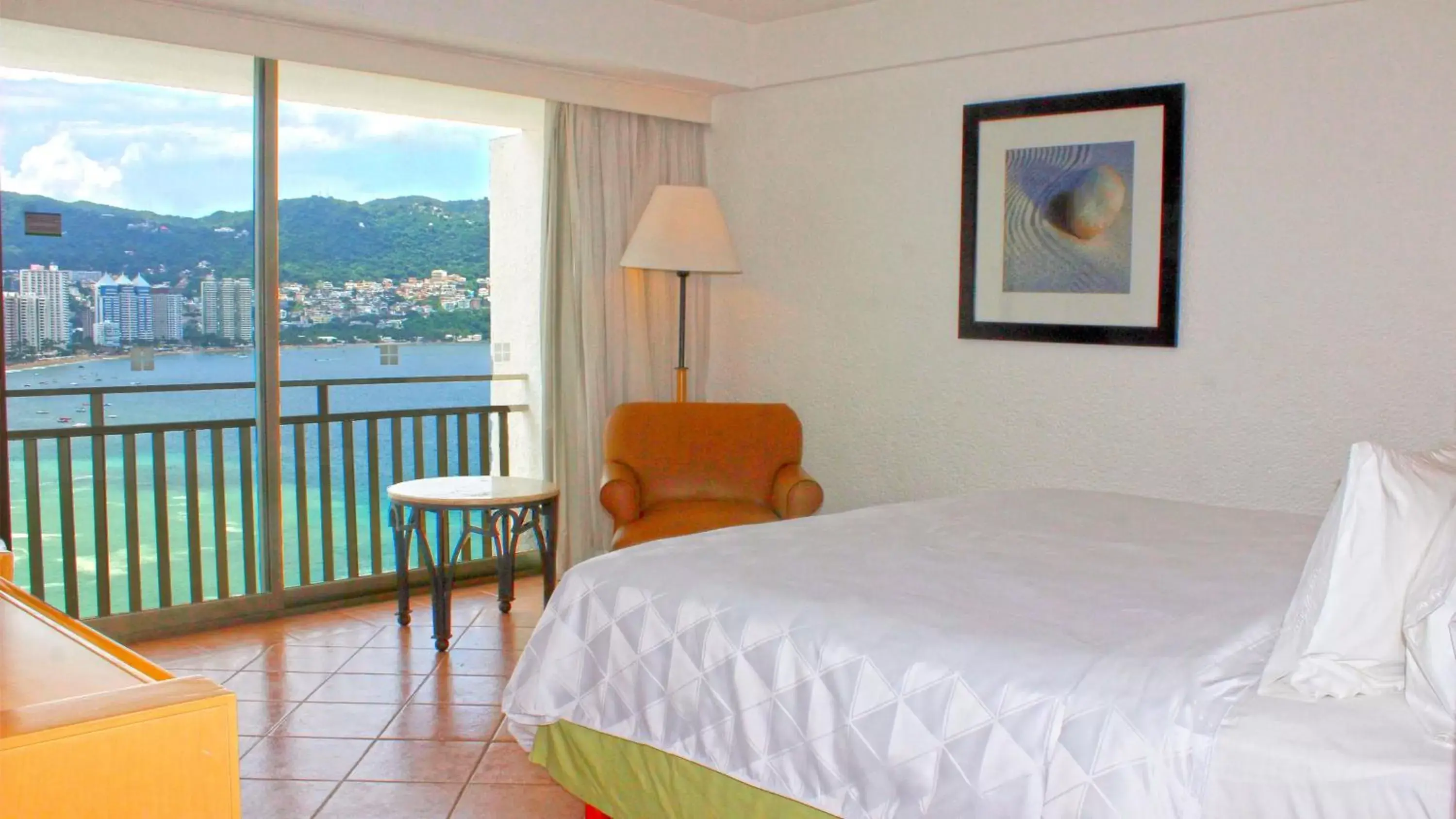 Photo of the whole room, Bed in Holiday Inn Resort Acapulco, an IHG Hotel