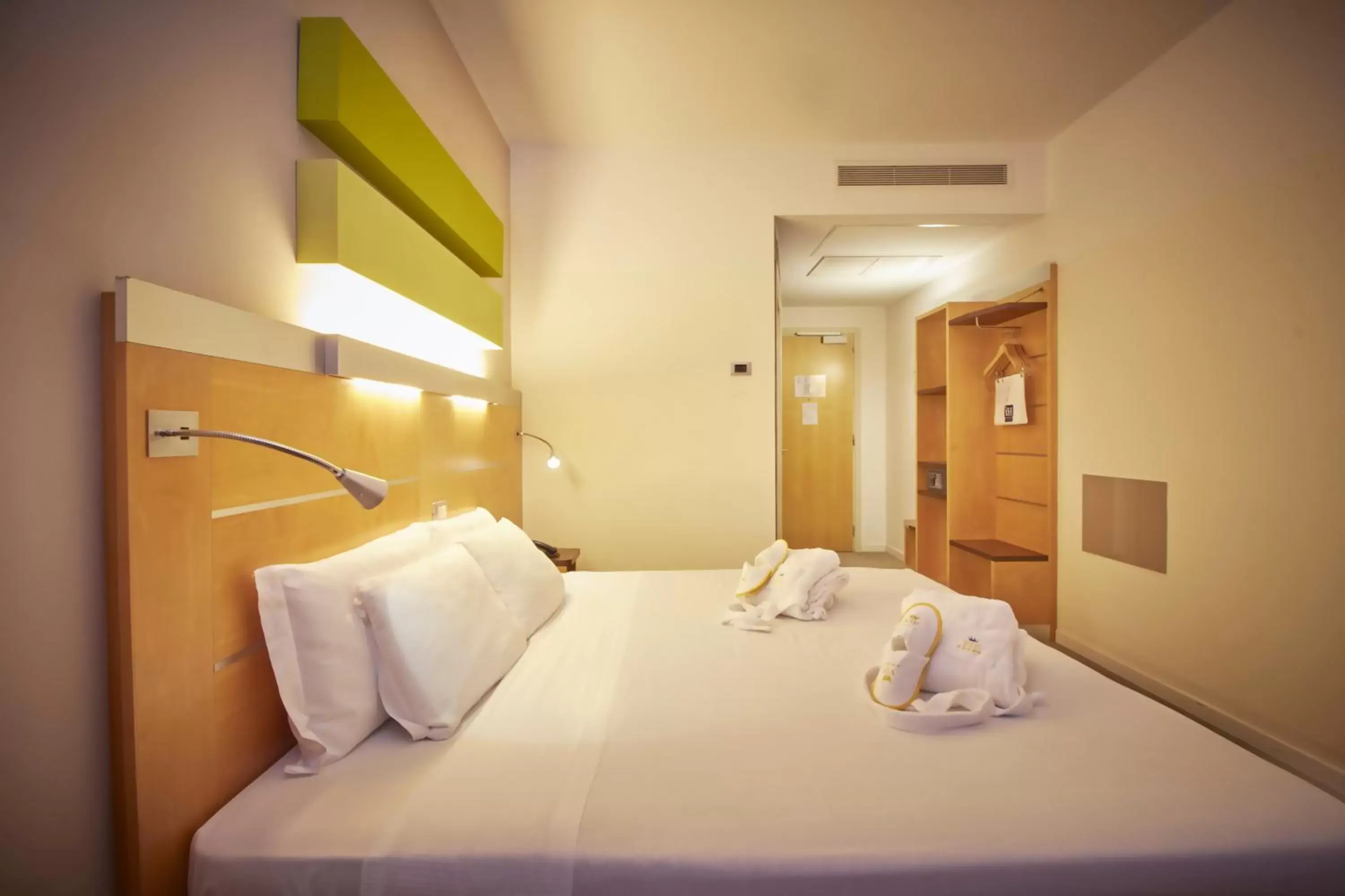 Bedroom, Bed in iH Hotels Milano Gioia