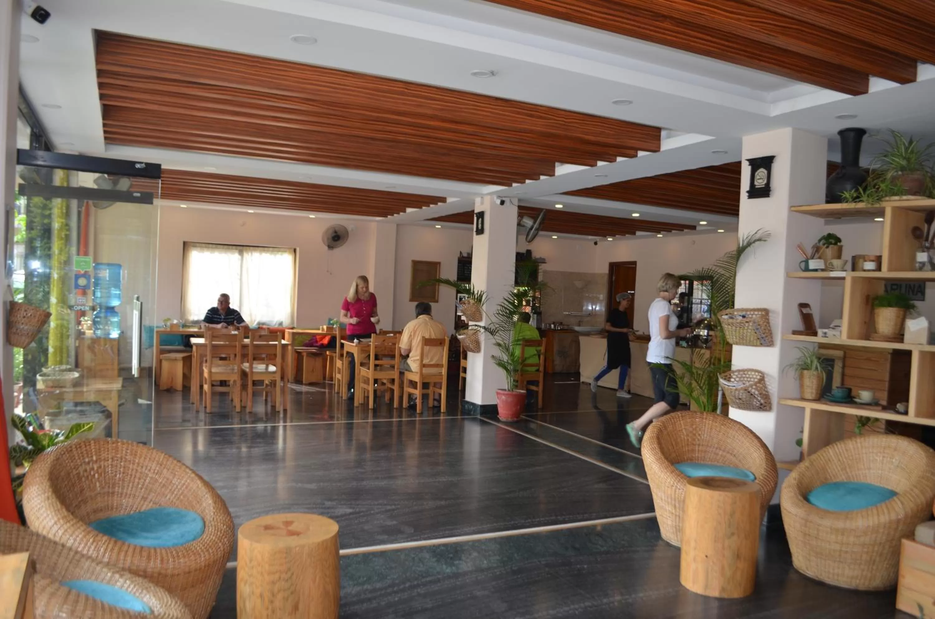 Restaurant/places to eat in Hotel Karuna