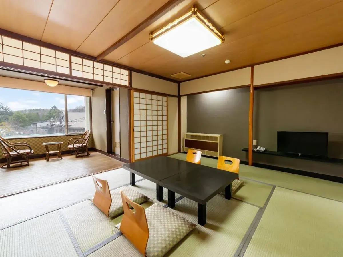 Living room in Kusatsu Onsen Daitokan