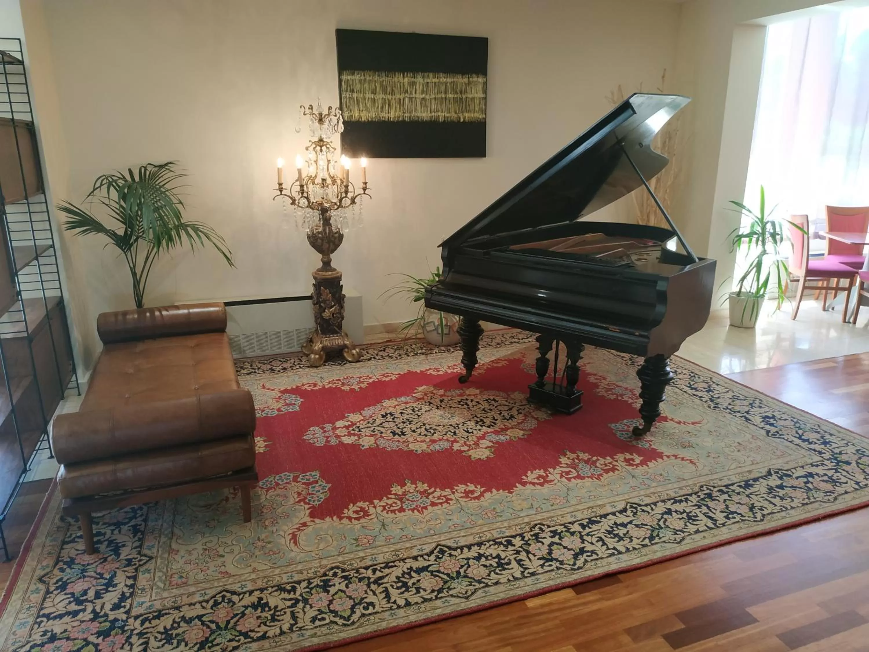 Communal lounge/ TV room in Charme Hotel
