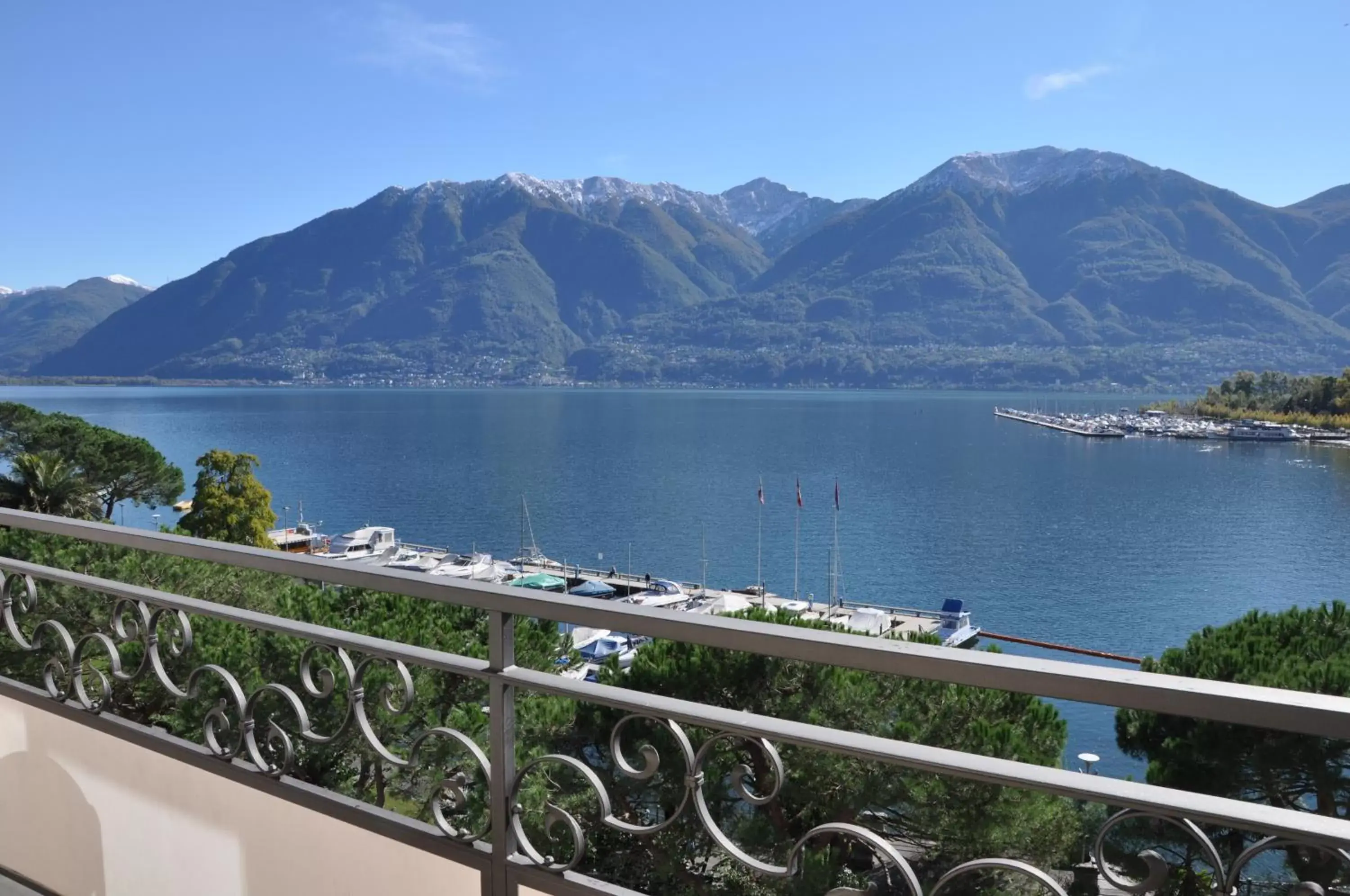 View (from property/room), Mountain View in Hotel Geranio Au Lac