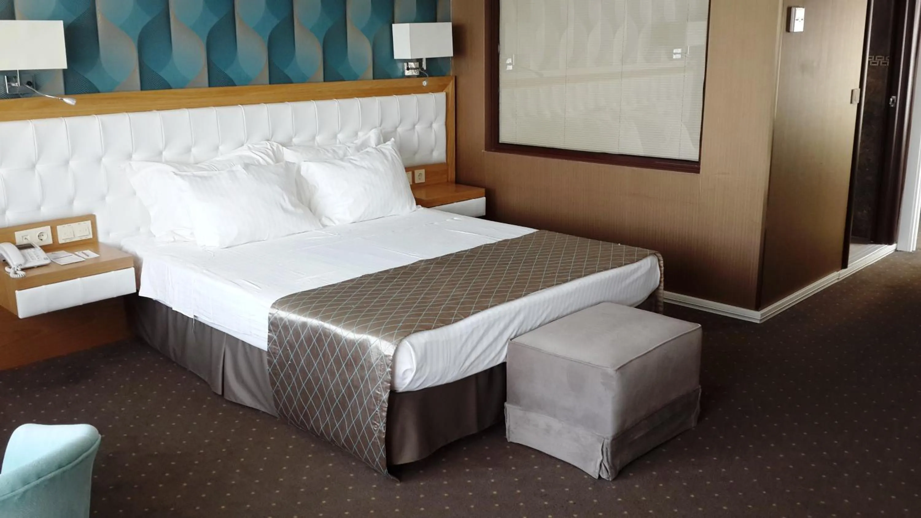 Bedroom, Bed in Akol Hotel