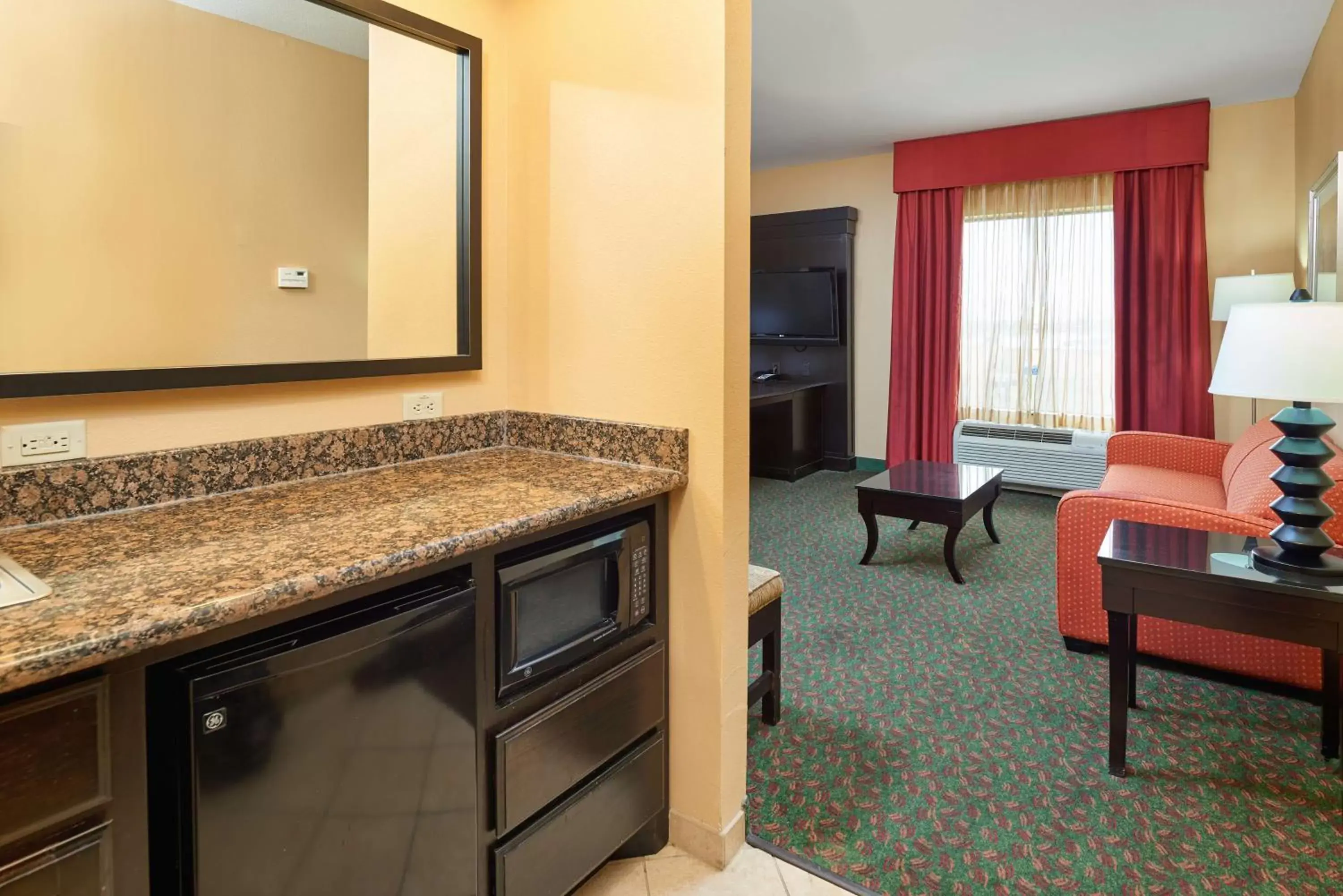 Photo of the whole room, Bathroom in Hampton Inn & Suites Waco-South