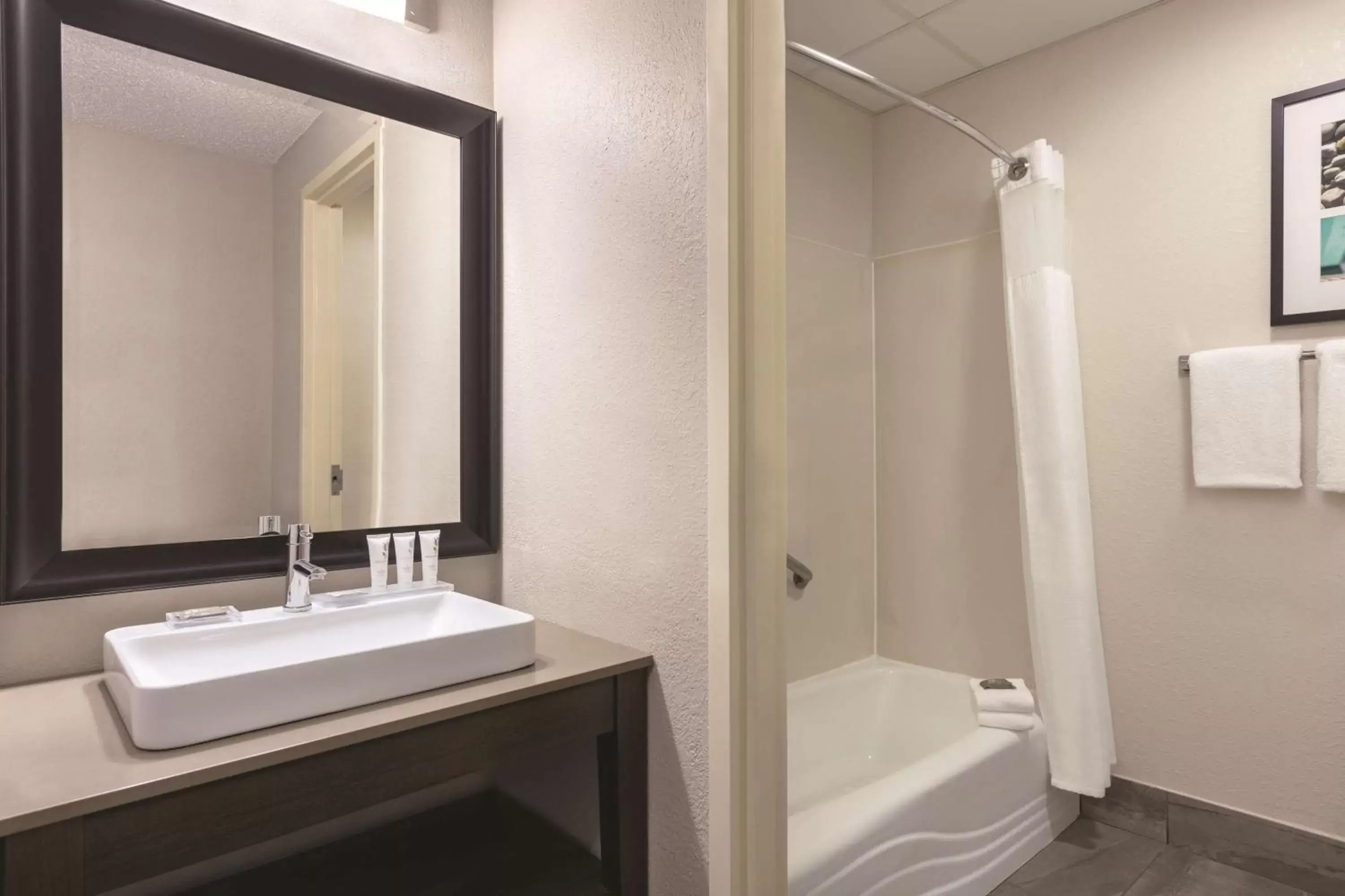 Bathroom in Country Inn & Suites by Radisson, Port Clinton, OH