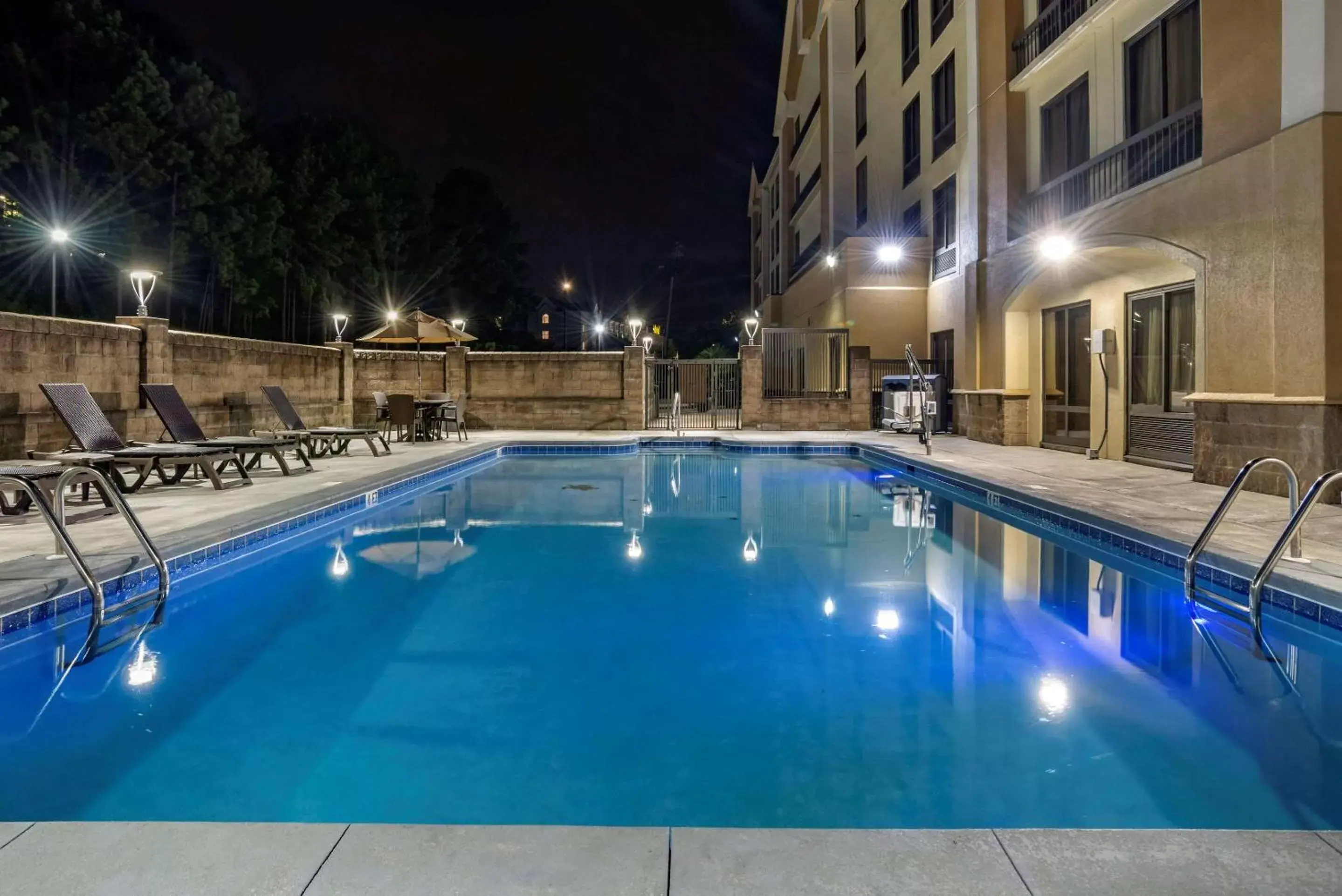 Activities, Swimming Pool in Comfort Inn Birmingham Homewood