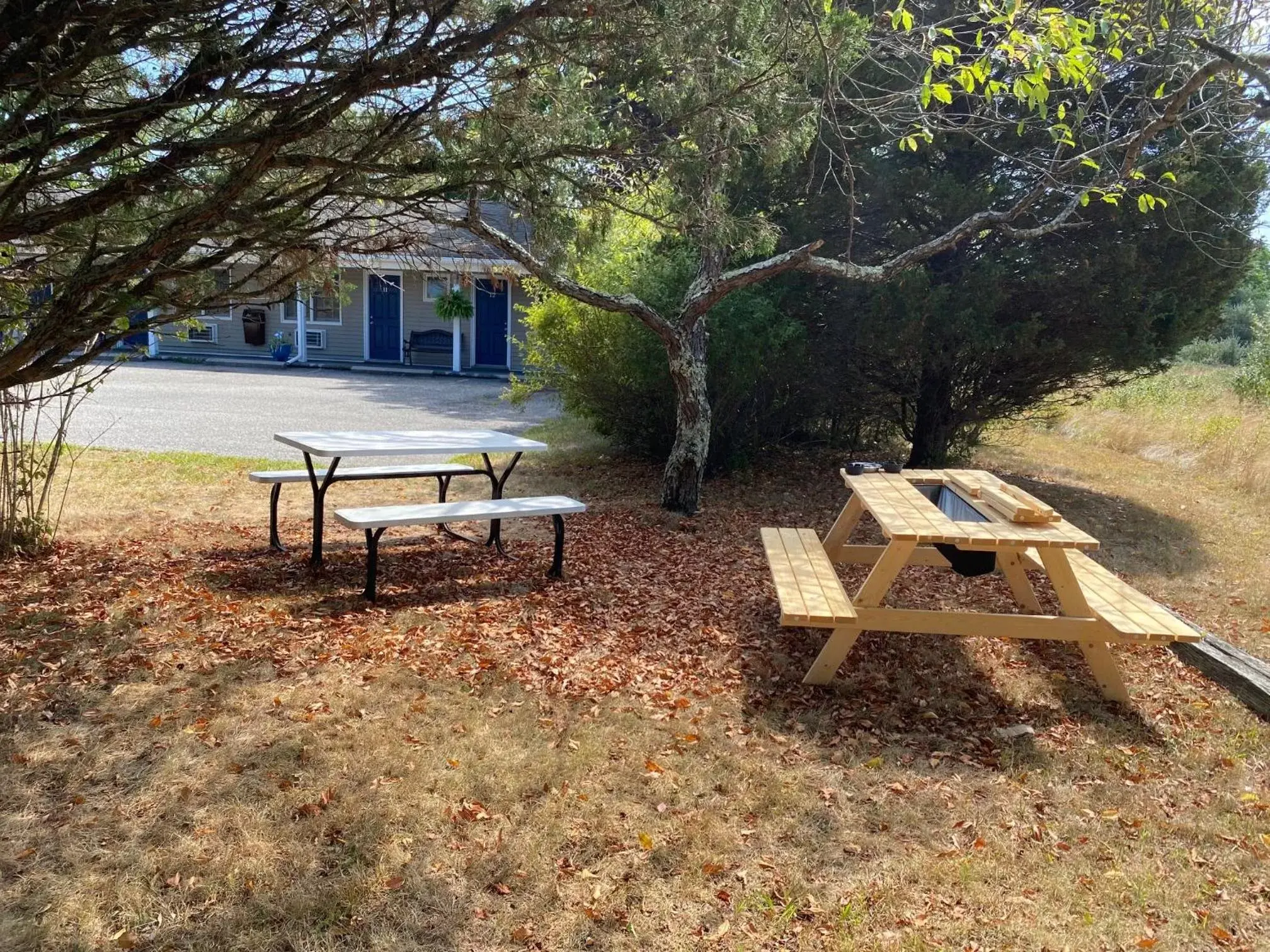 Seating area in Westhampton Seabreeze Motel