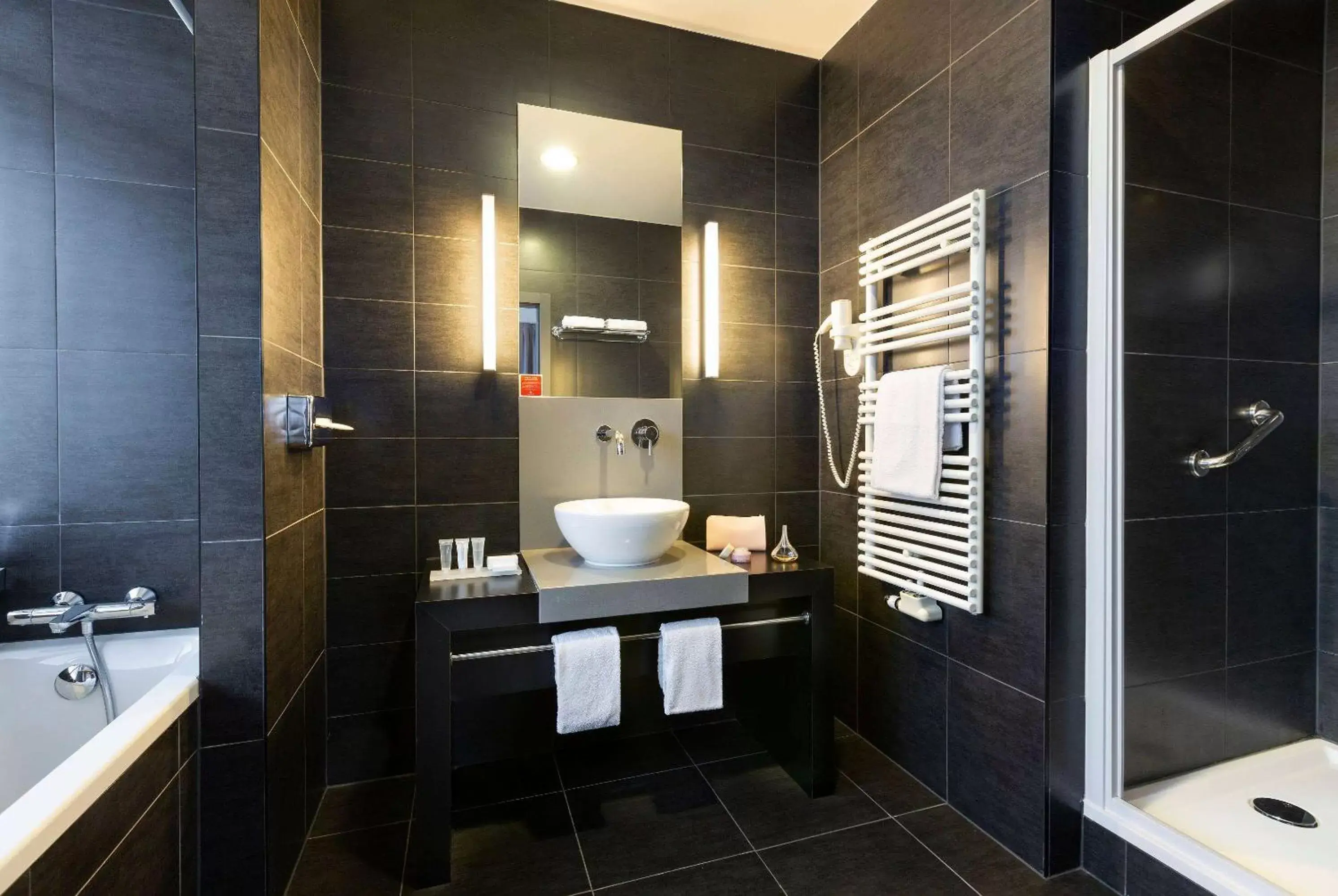 TV and multimedia, Bathroom in Hotel Ramada Brussels Woluwe