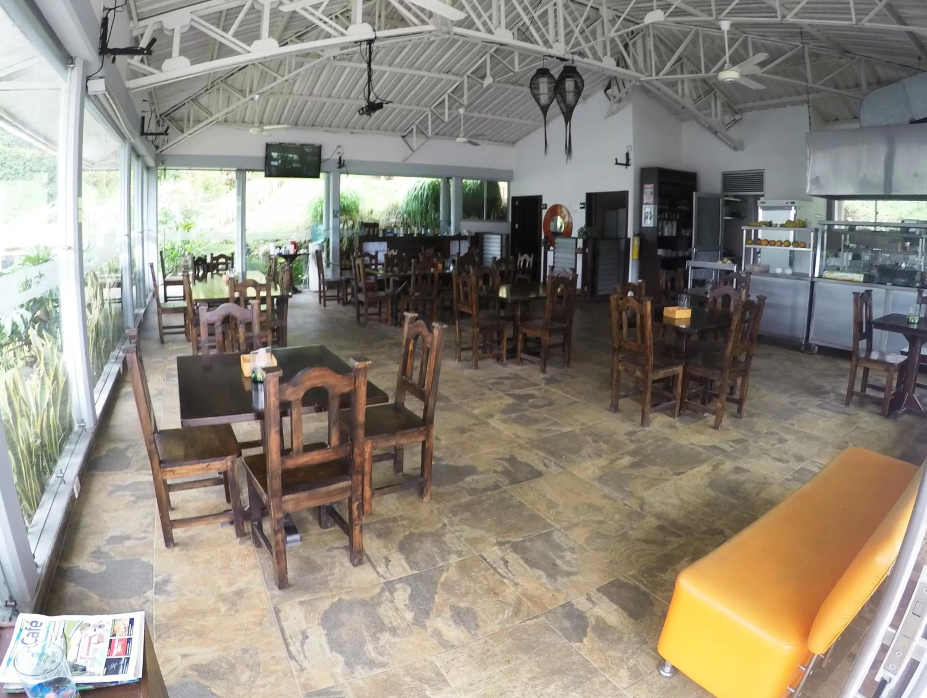 Restaurant/places to eat in Sky Club Eco Hotel