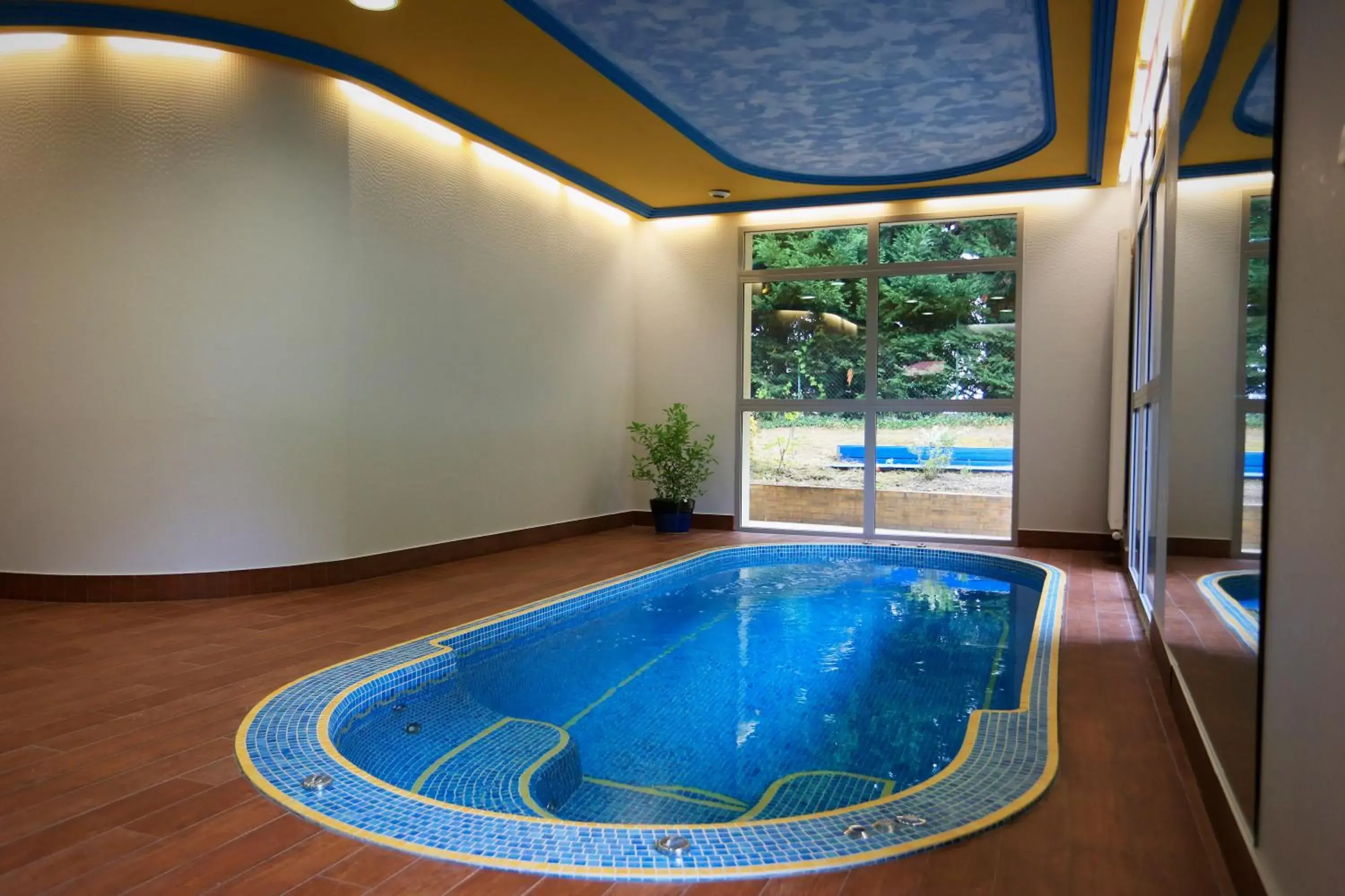 Swimming Pool in Citotel Le Clos Champel