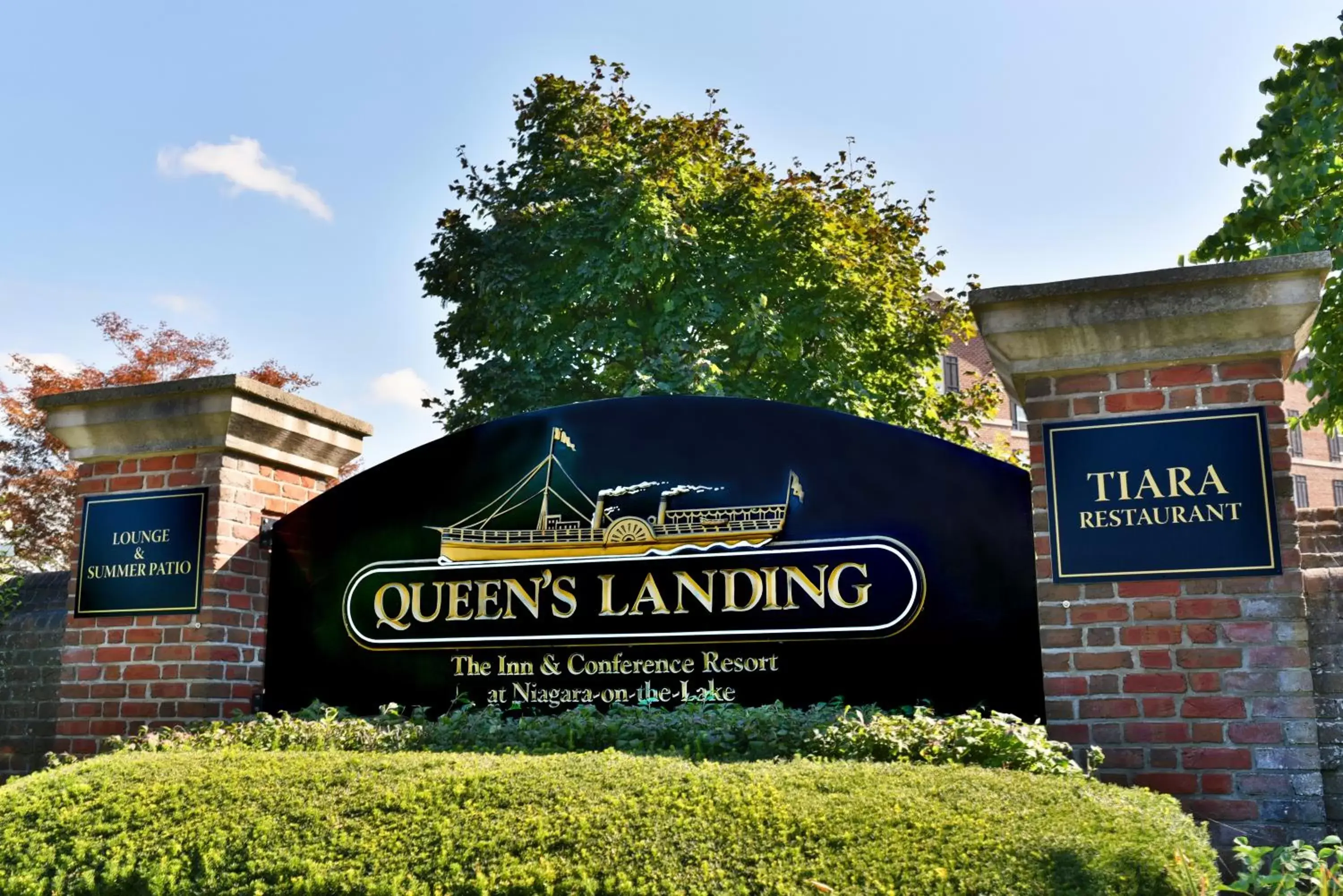 Property Logo/Sign in Queens Landing