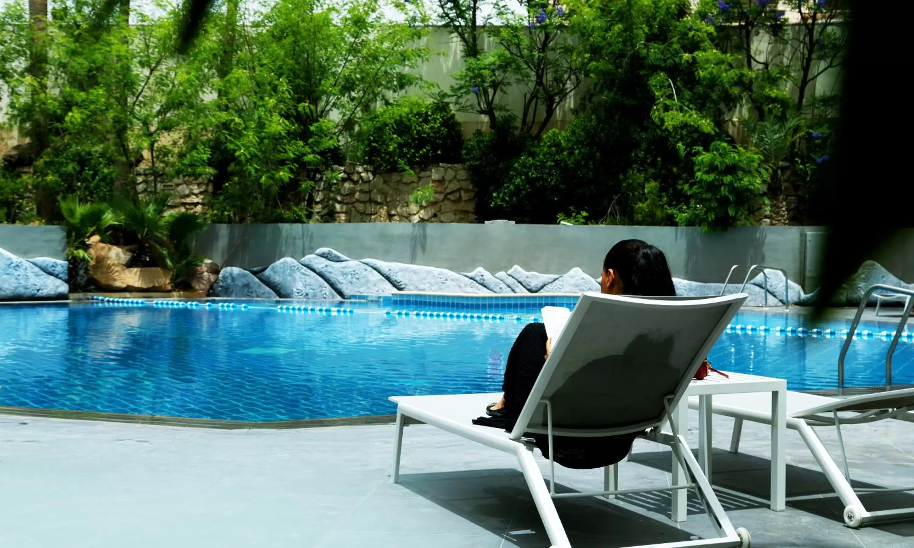 Swimming Pool in Mövenpick Hotel Amman