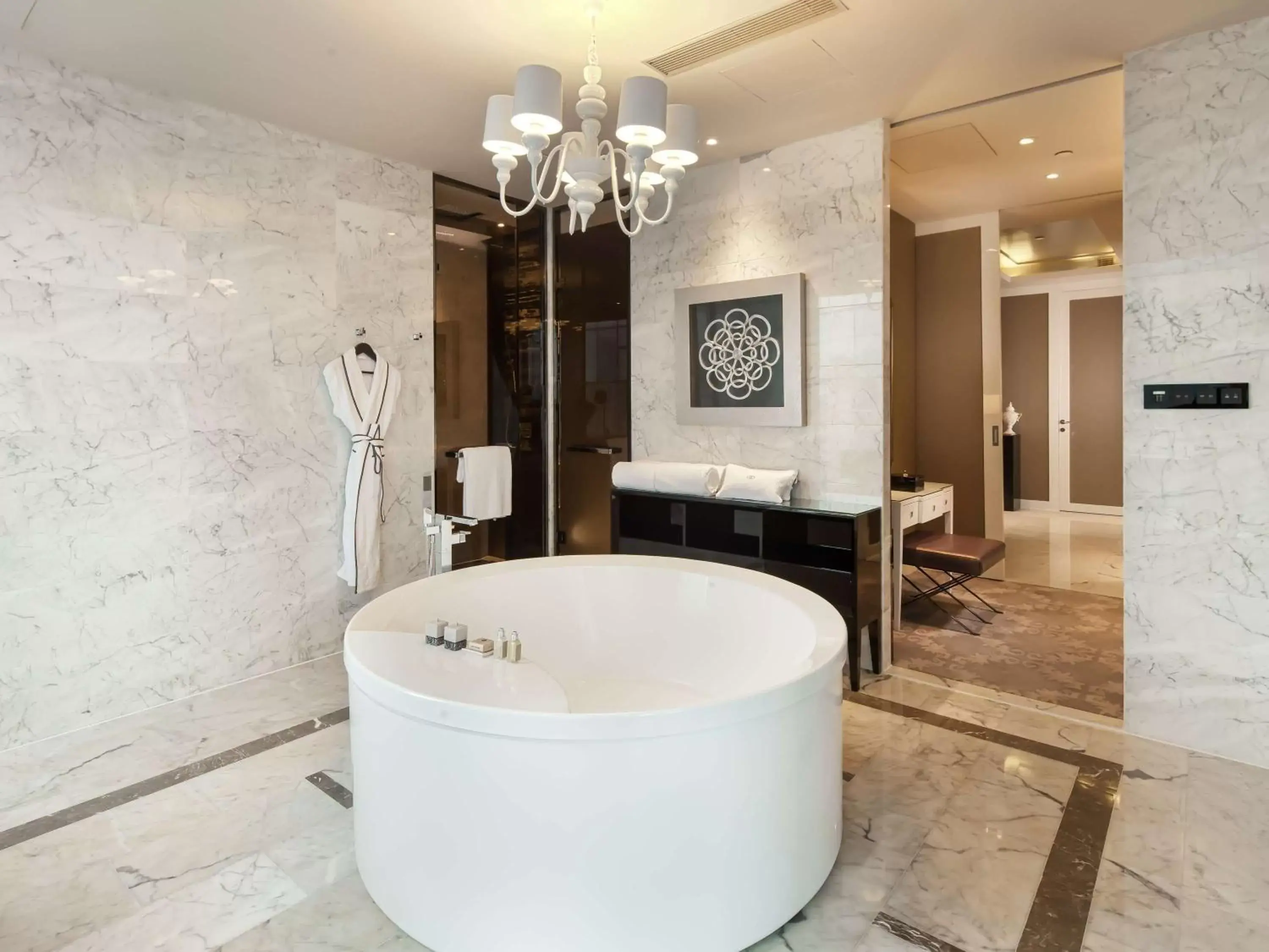Photo of the whole room, Bathroom in Sofitel Guangzhou Sunrich