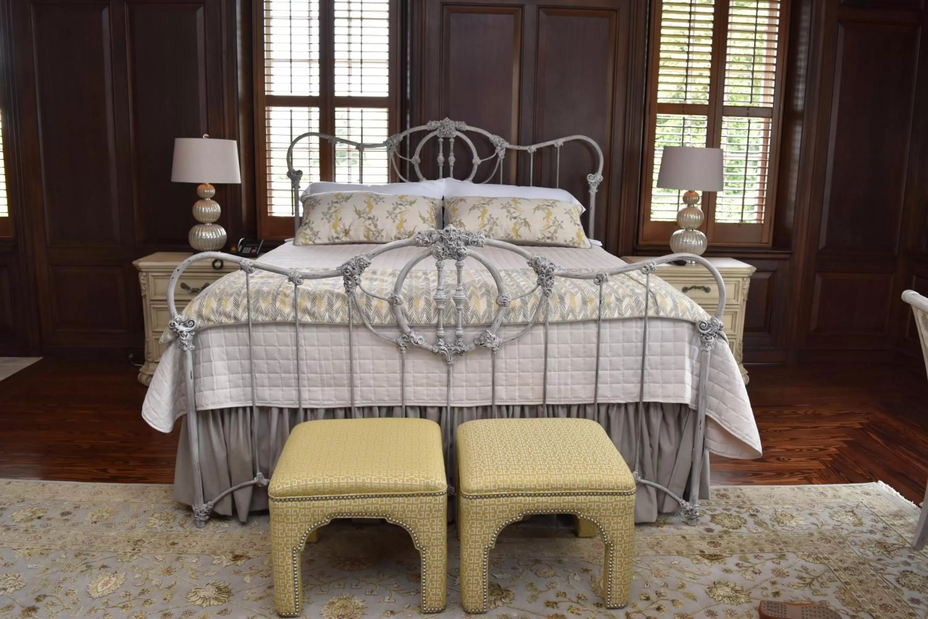 Bedroom, Bed in Inn at Evergreen