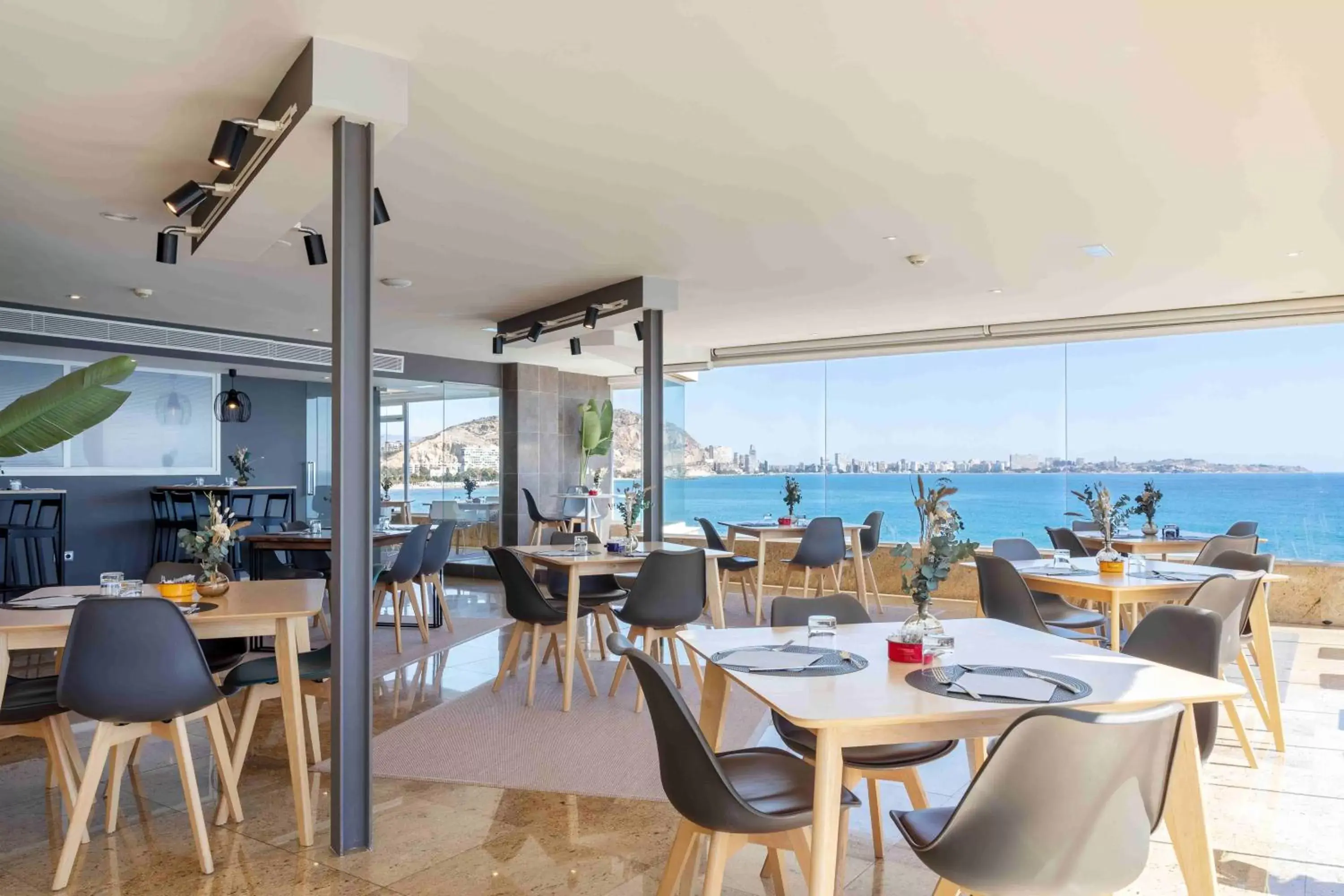 Breakfast, Restaurant/Places to Eat in Suites del Mar by Melia