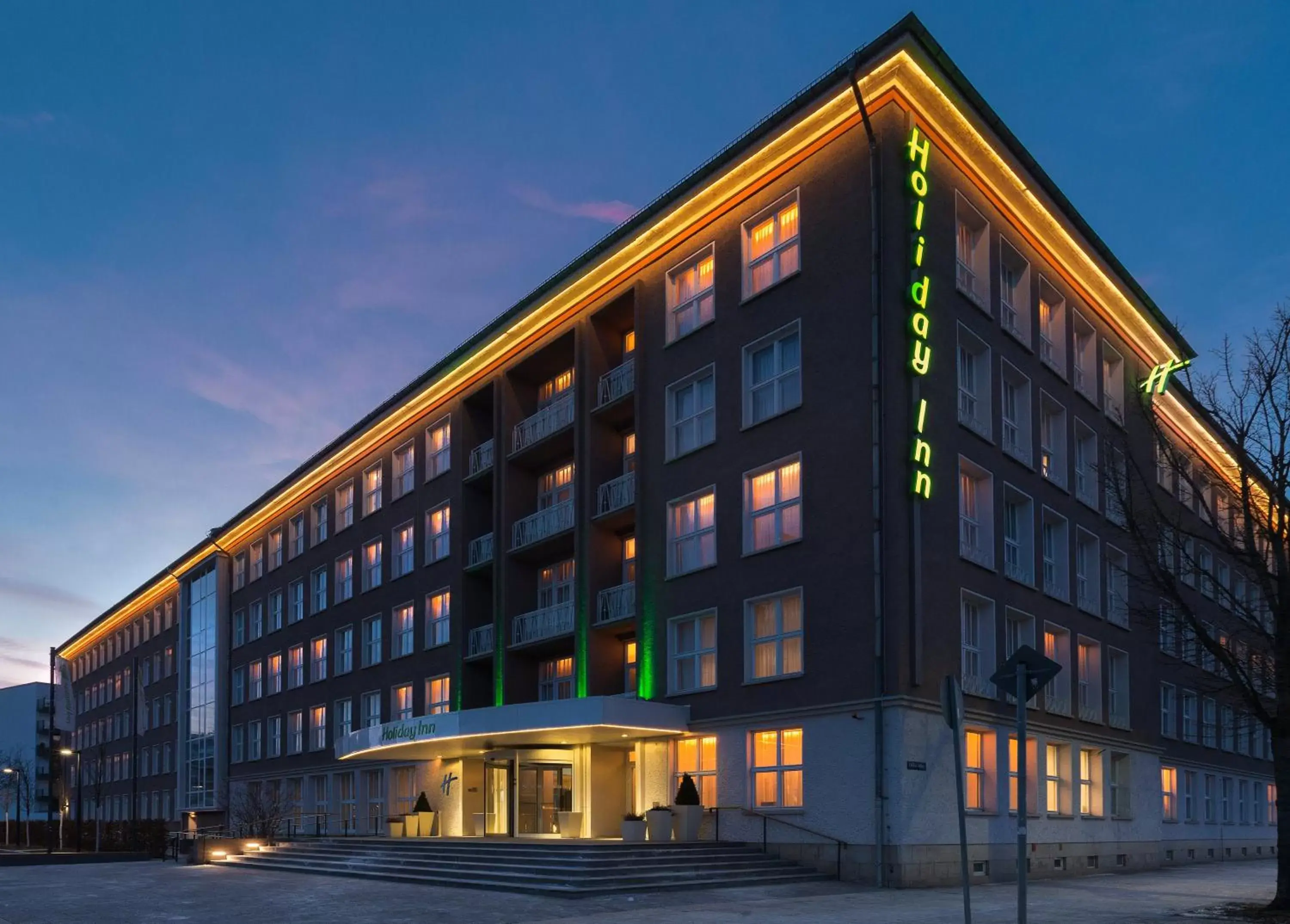 Property Building in Holiday Inn Dresden - Am Zwinger, an IHG Hotel