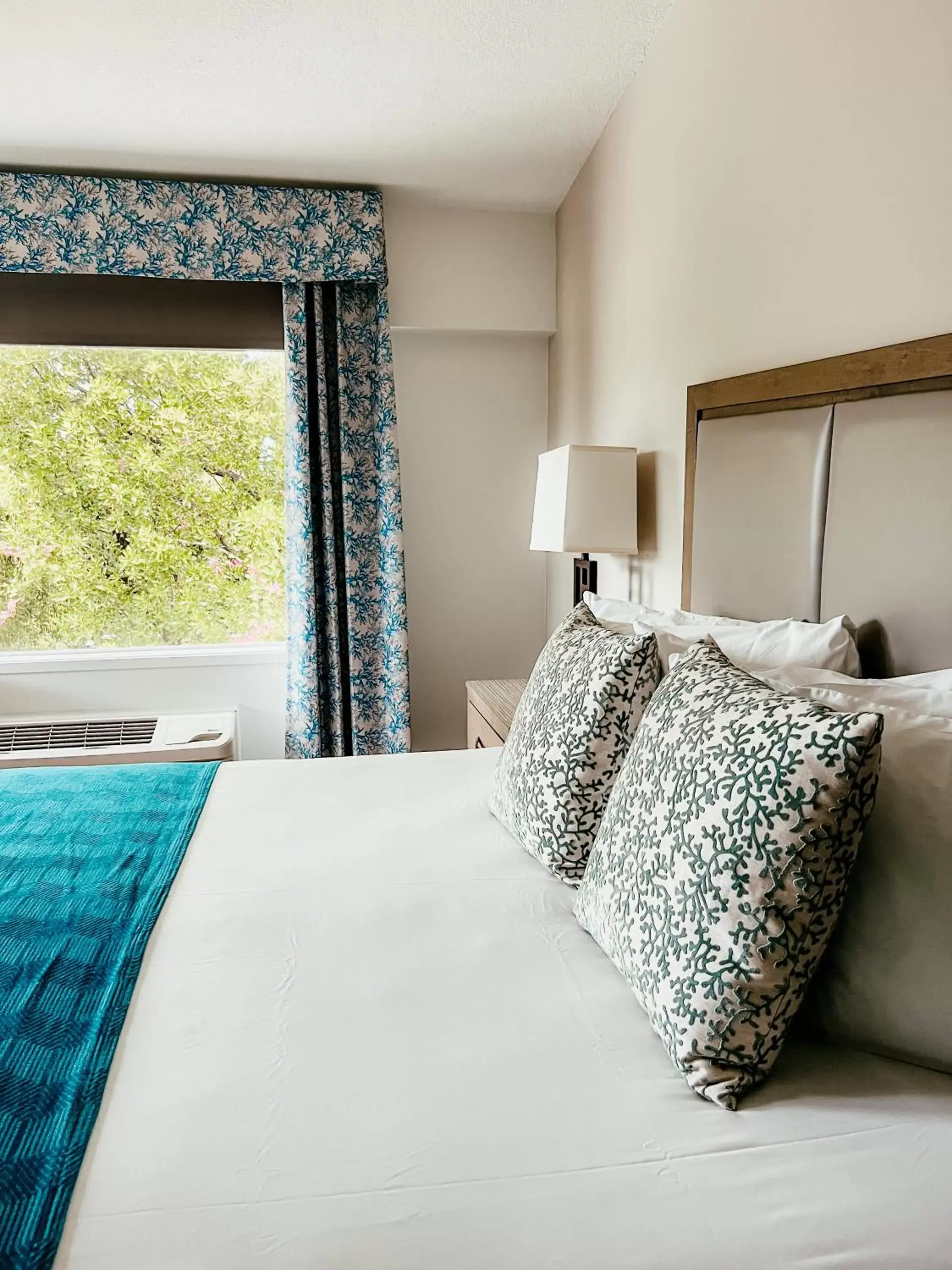 Bedroom, Bed in Bayside Inn Key Largo