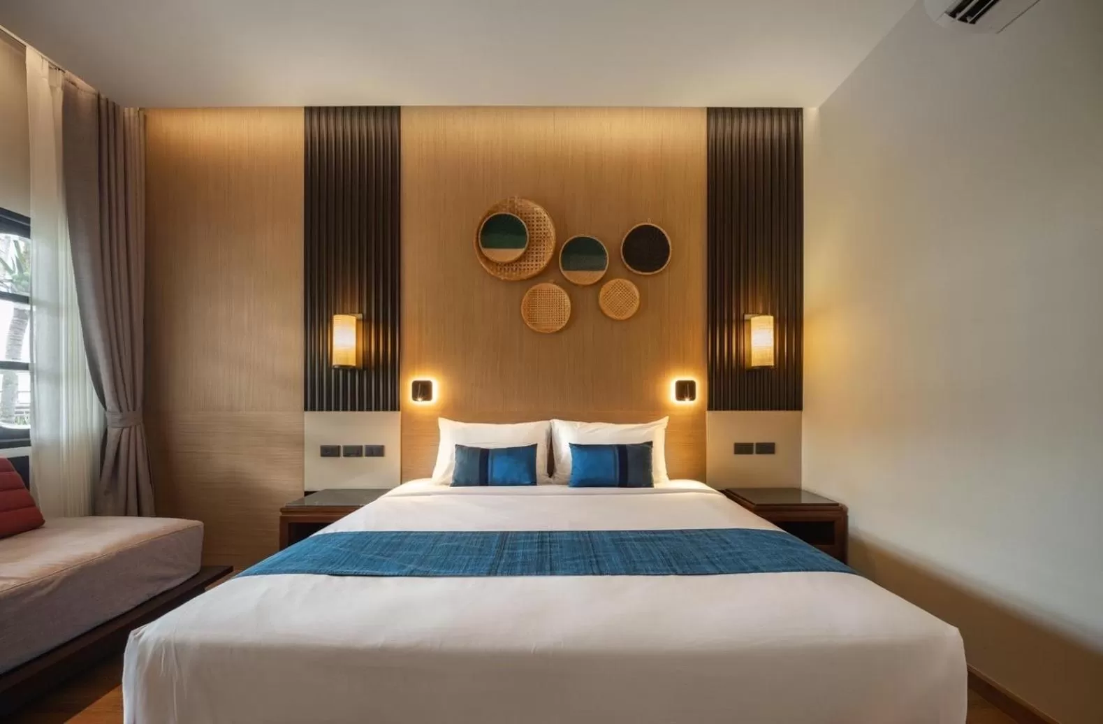 Bed in Ban Saithong Beach Resort