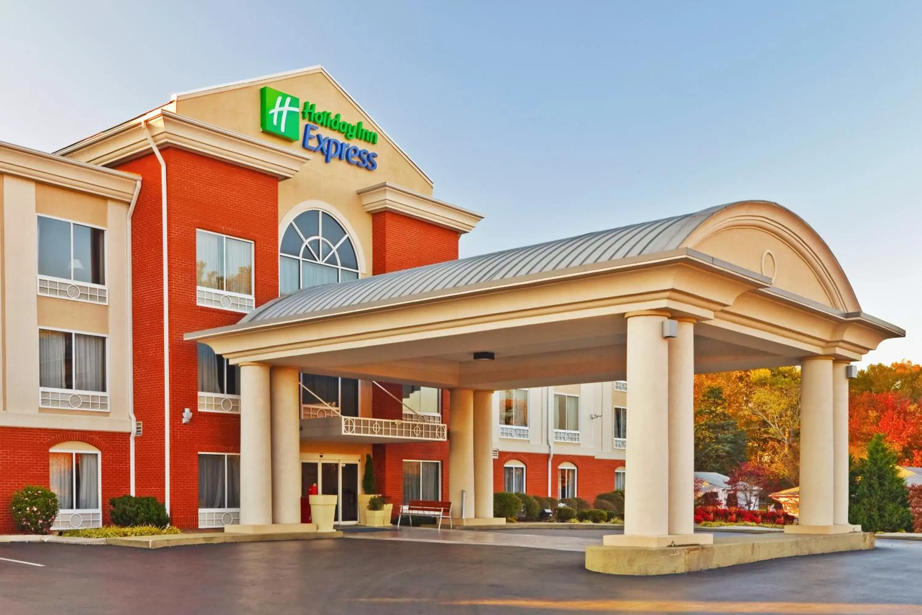 Property building in Holiday Inn Express Hotel & Suites Chattanooga -East Ridge, an IHG Hotel