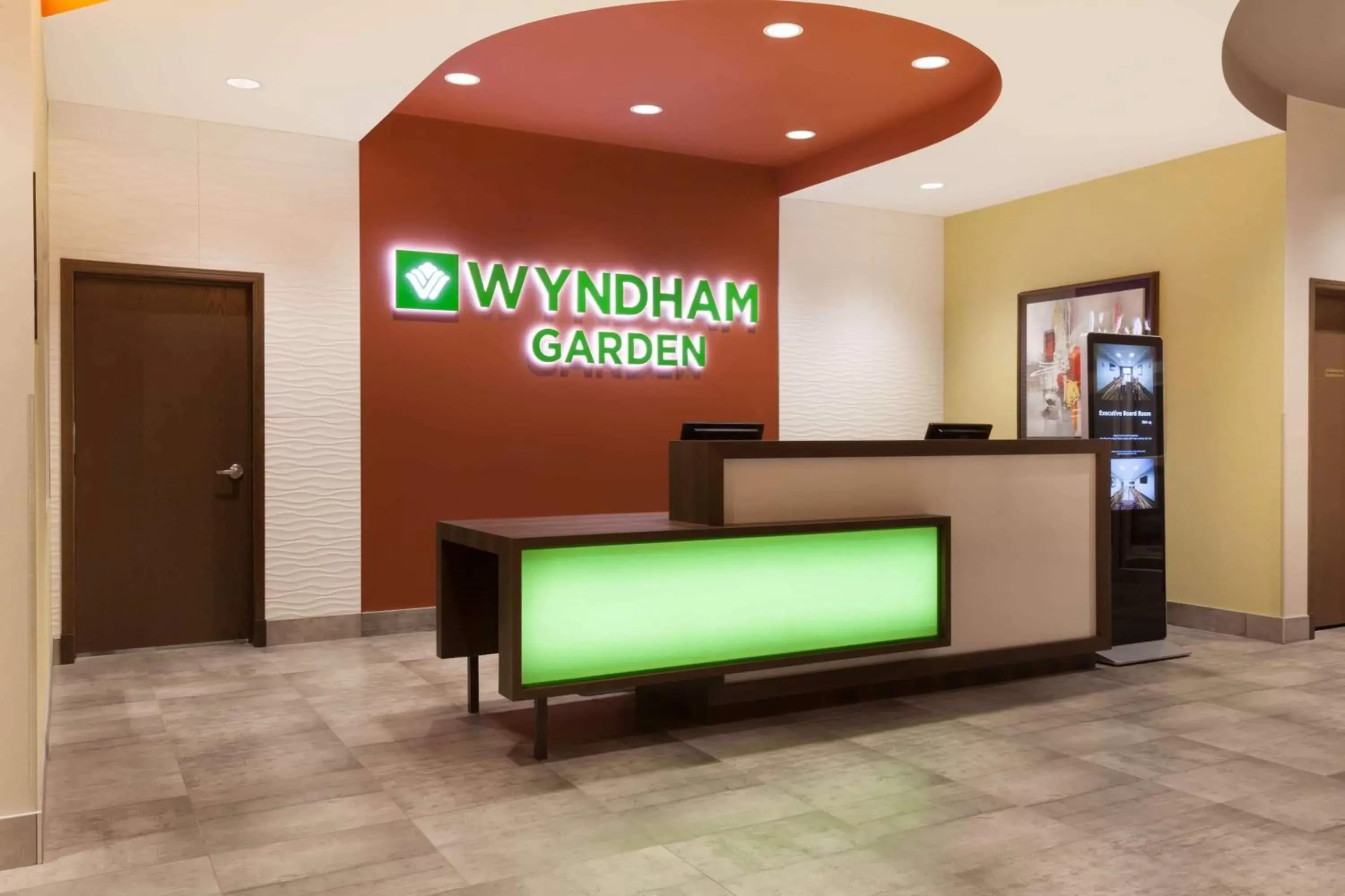 Lobby or reception in Wyndham Garden Edmonton Airport