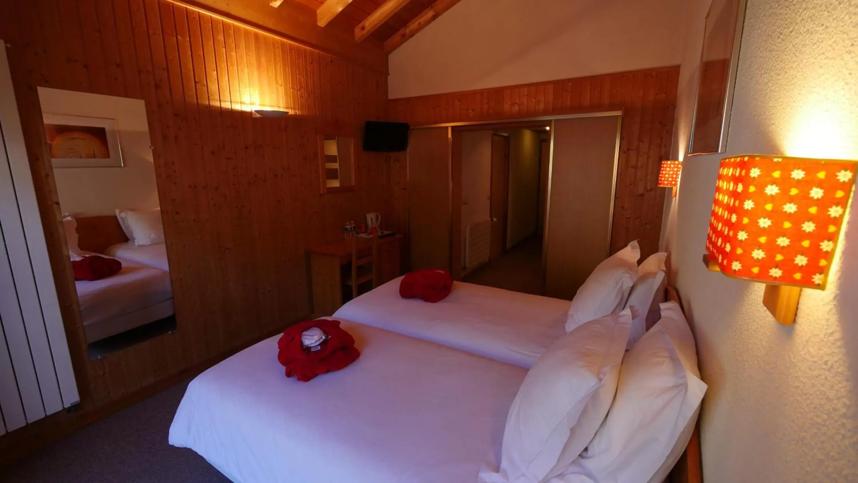 Photo of the whole room, Bed in Hotel Bel'alpe