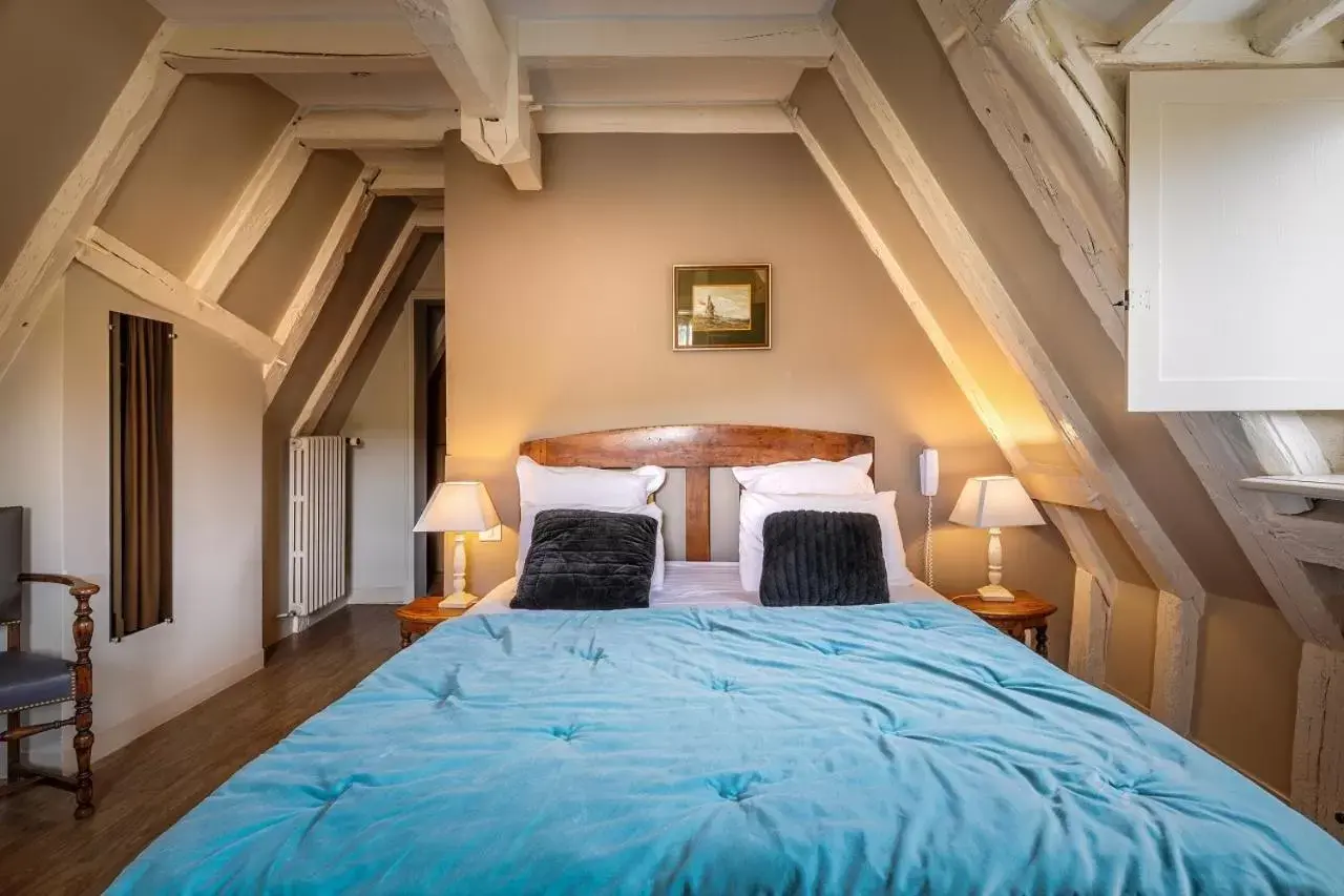 Bedroom, Bed in Hôtel La Couleuvrine Sarlat Centre Ville