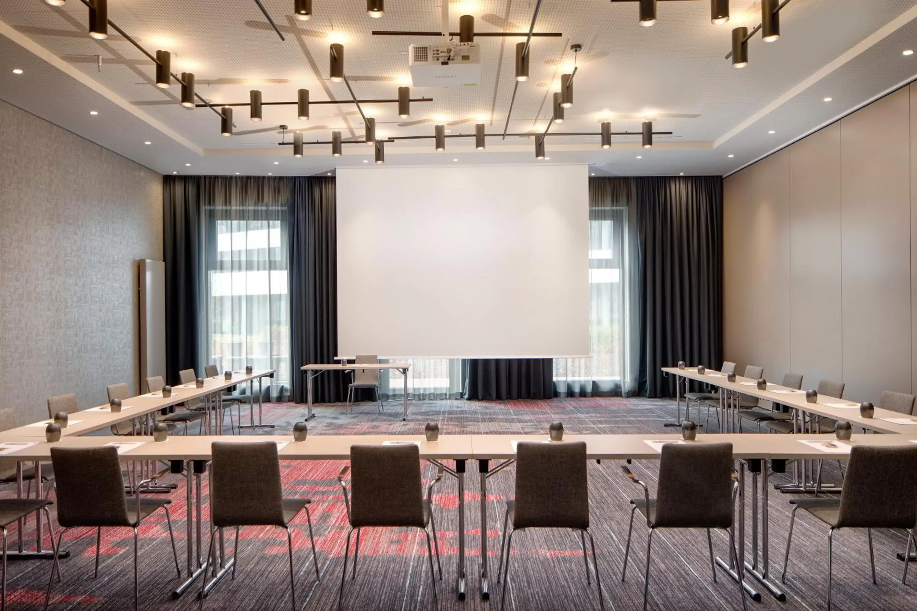 Meeting/conference room in Holiday Inn Hamburg - City Nord, an IHG Hotel