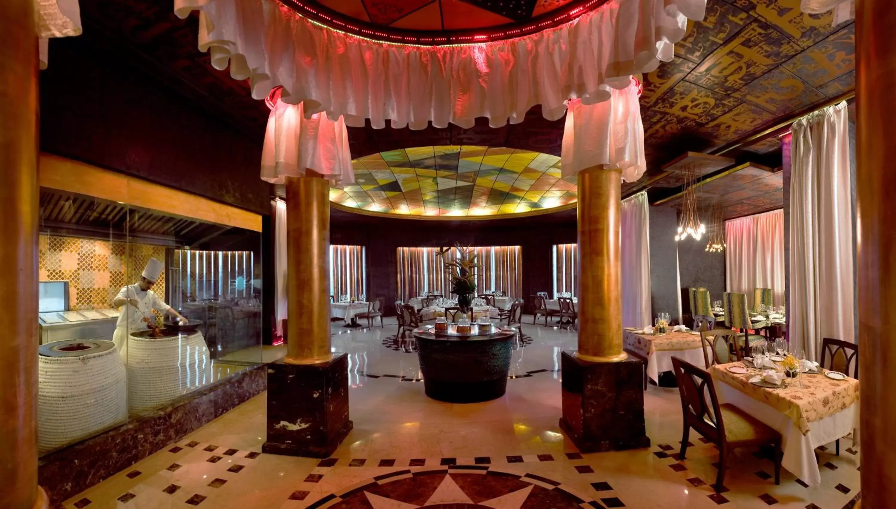 Restaurant/Places to Eat in Radisson Blu MBD Hotel Noida