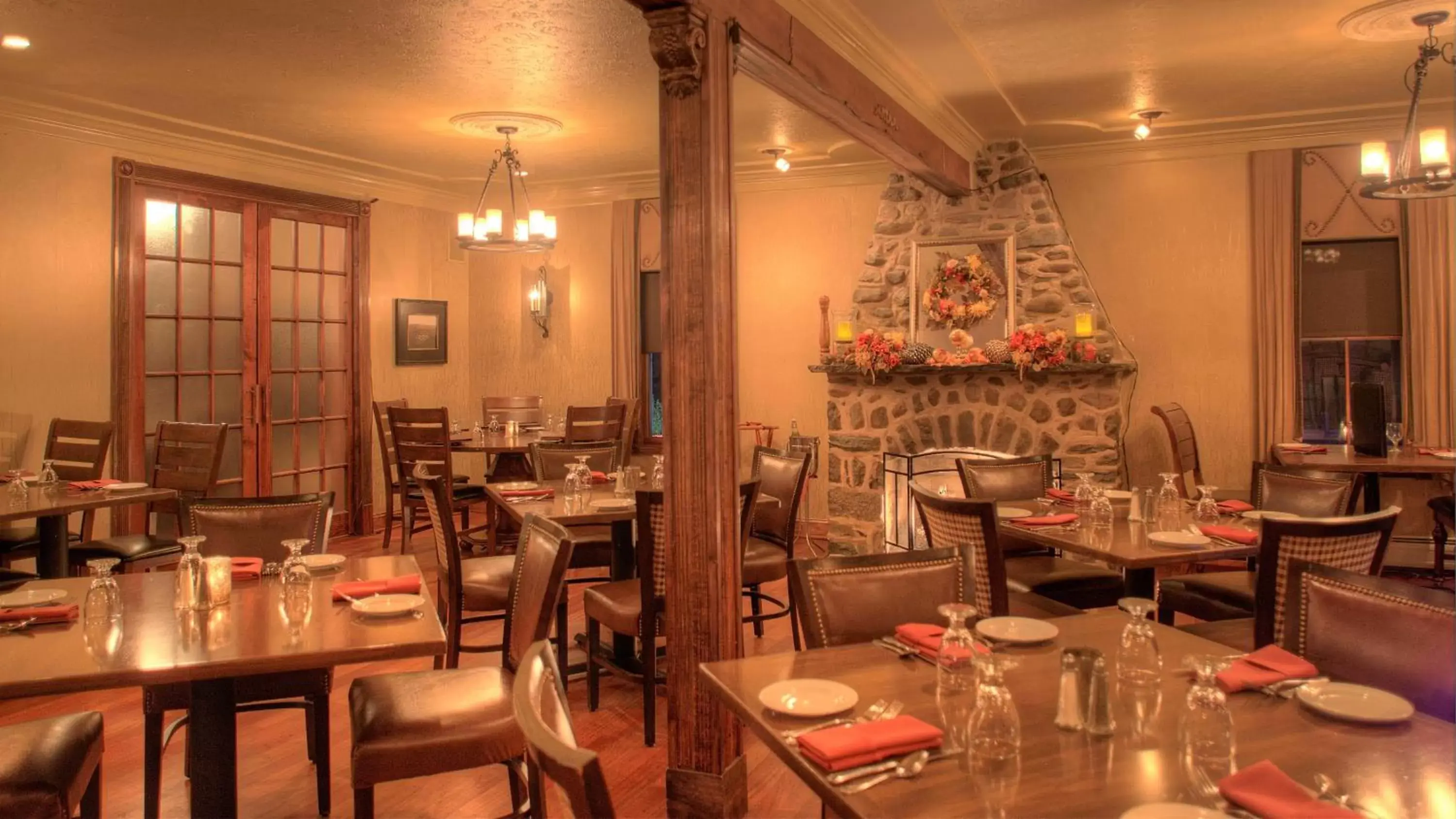 Restaurant/Places to Eat in Woodfield Manor - A Sundance Vacations Property