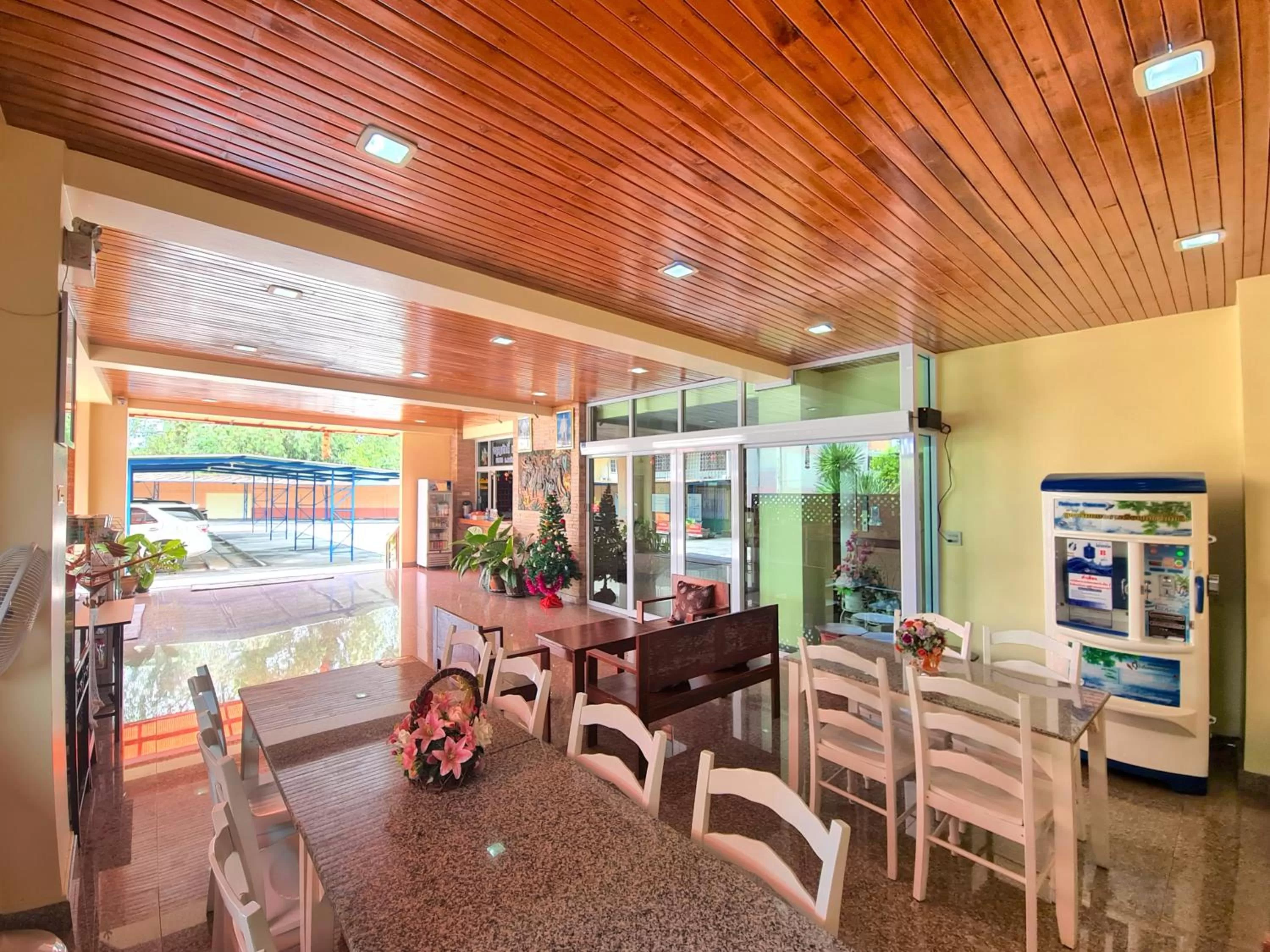 Facade/entrance in Jaroonsak Grand