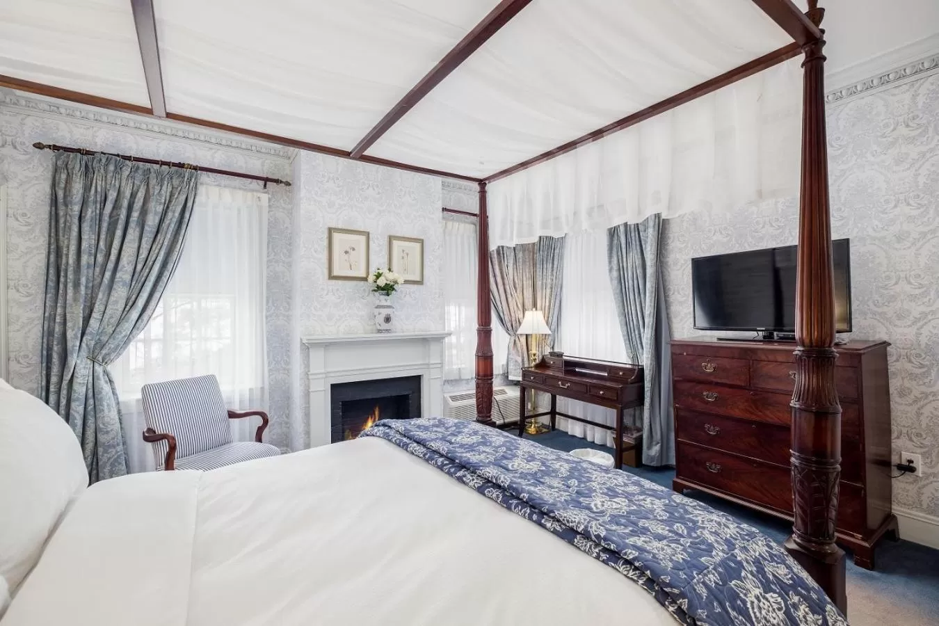 Bed in Simsbury 1820 House