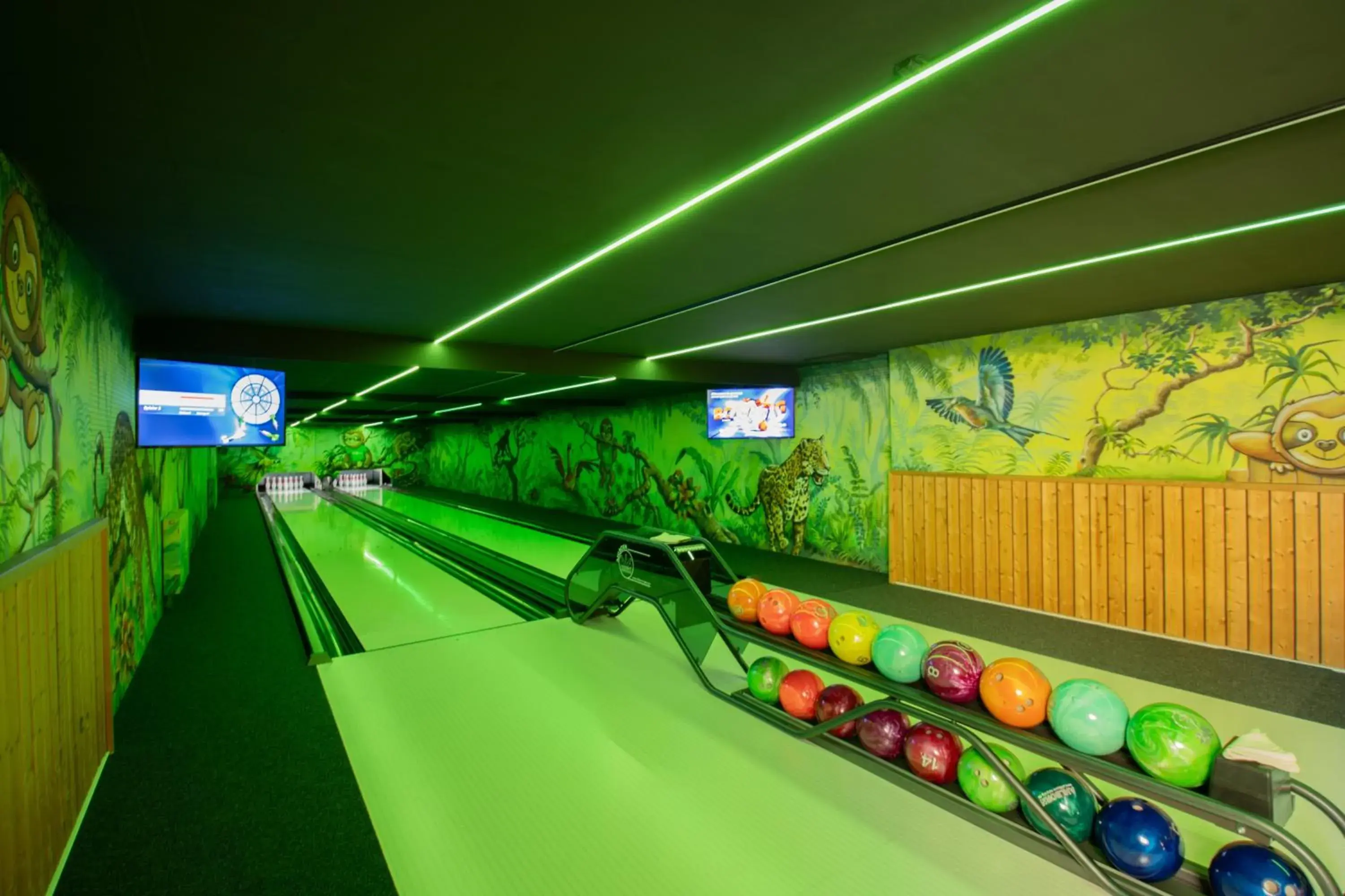 Bowling in Panorama Berghotel Wettiner Hohe