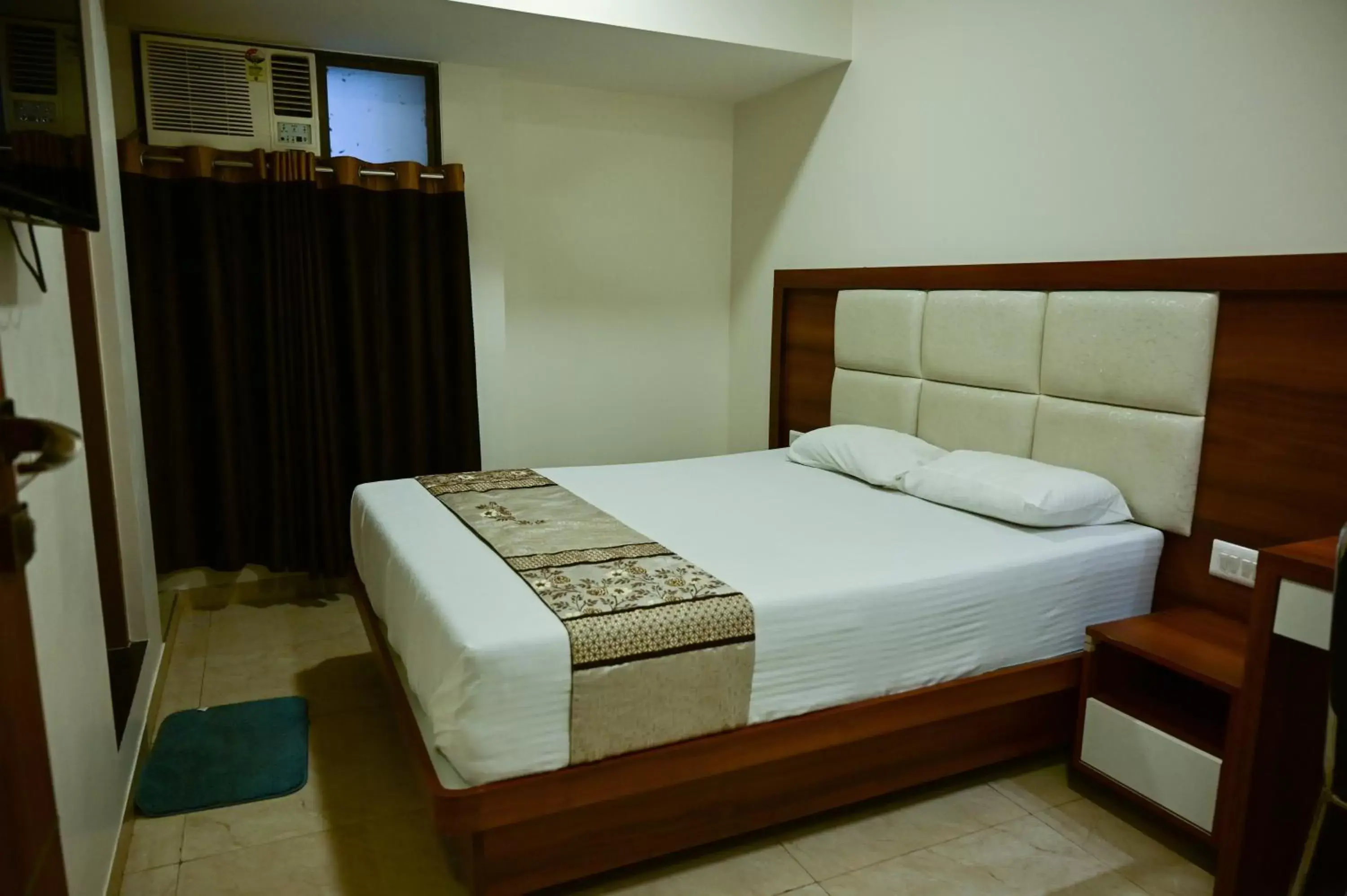 Standard Double Room in Hotel Diamora Residency Standard Double Room in Hotel Diamora Residency