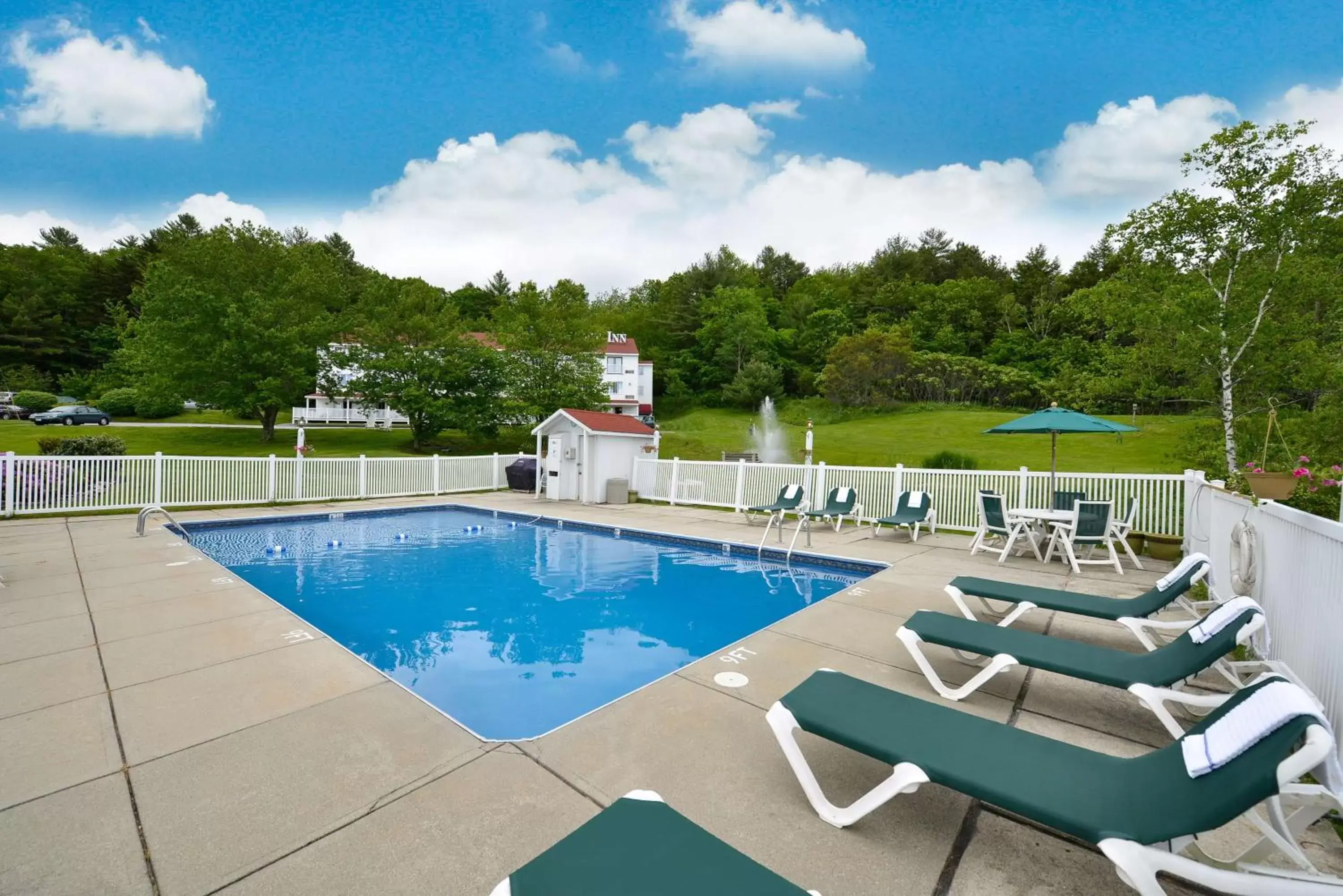 On site, Swimming Pool in Best Western - Freeport Inn