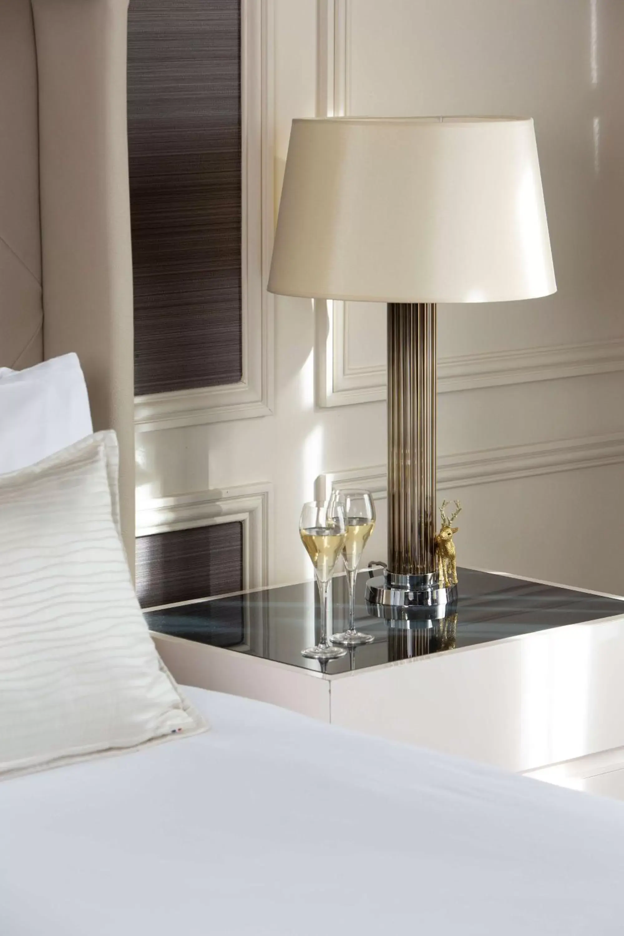 Bed in Waldorf Astoria Versailles - Trianon Palace
