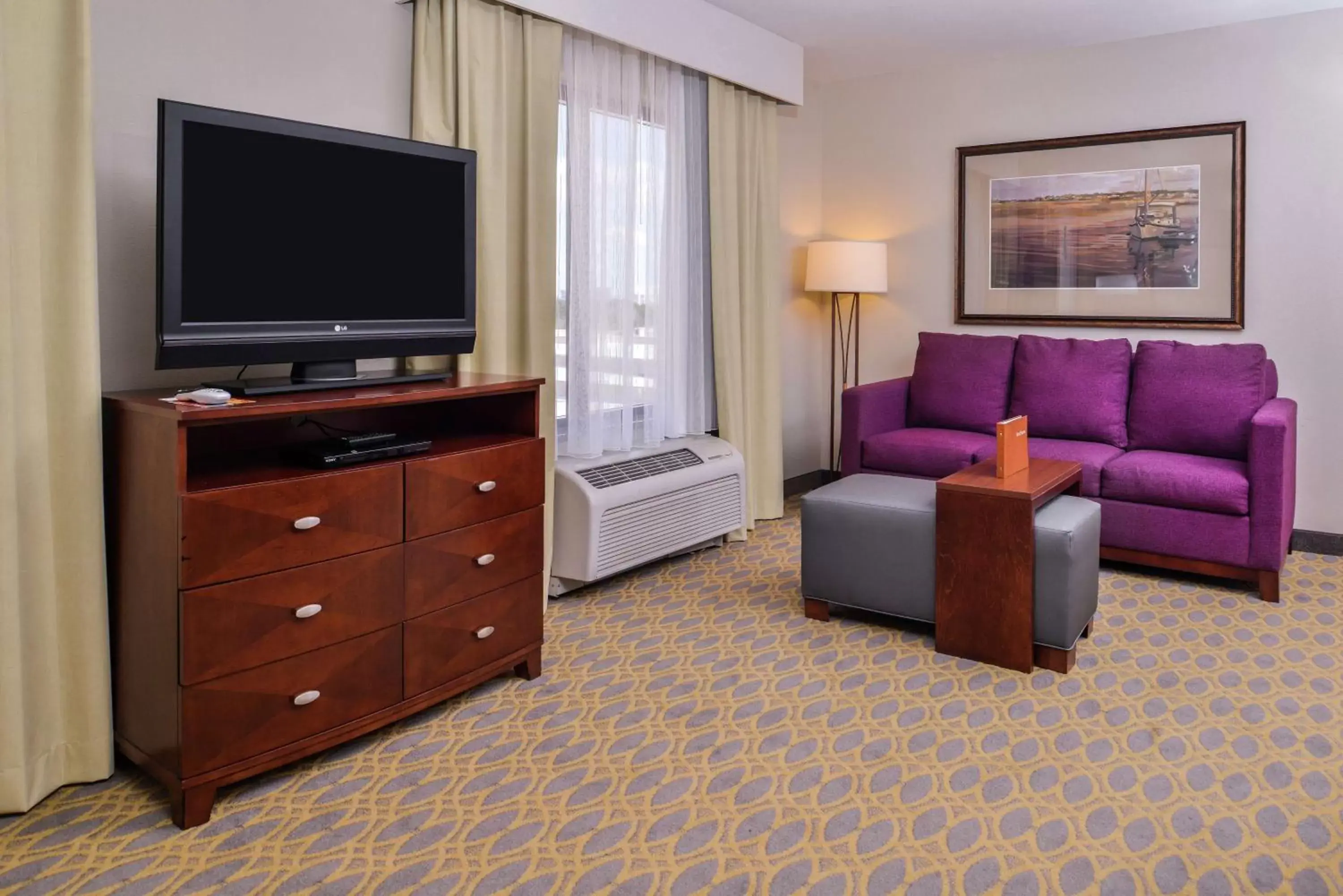 Bedroom, TV/Entertainment Center in Homewood Suites by Hilton Jacksonville-Downtown/Southbank