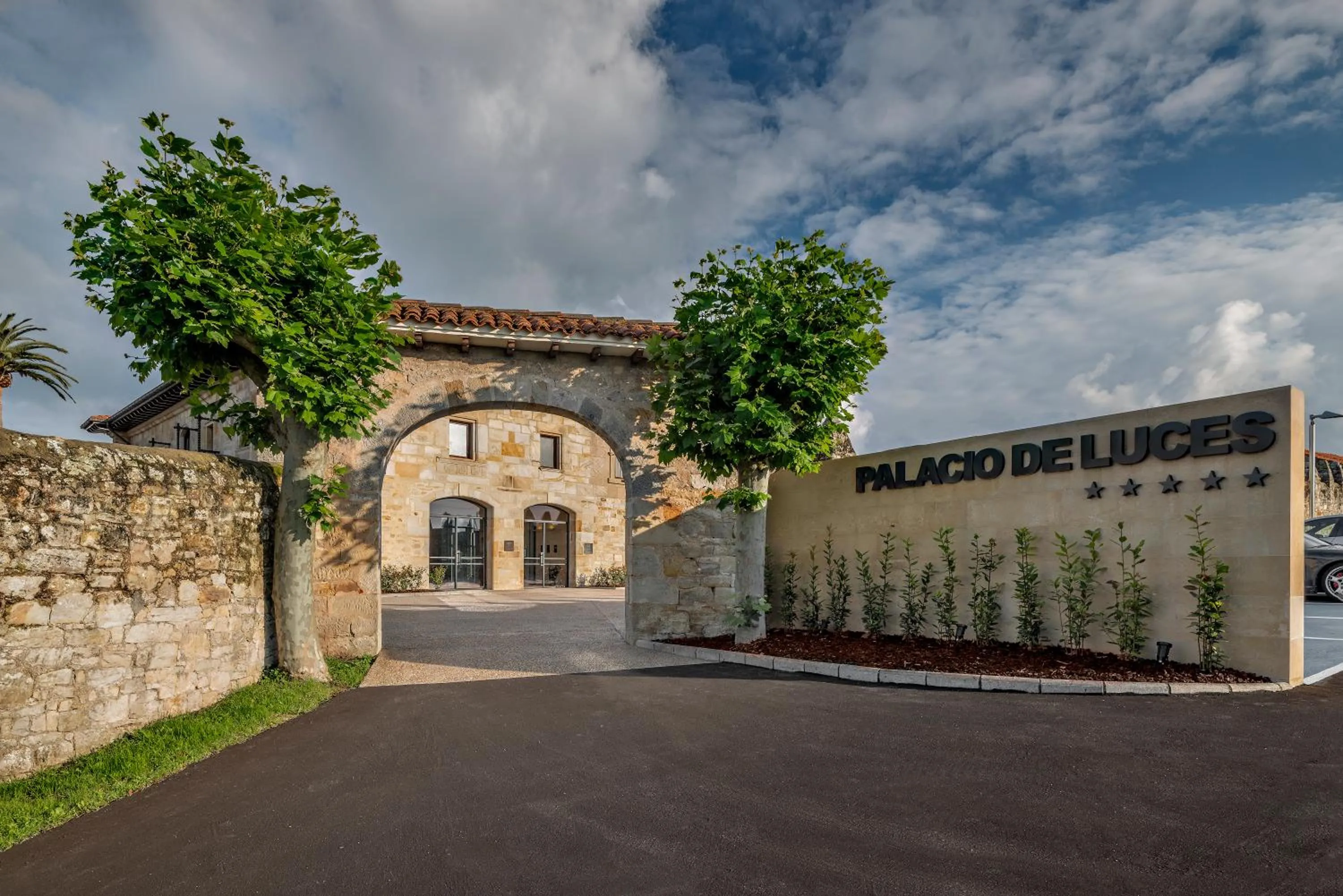 Property building in CoolRooms Palacio de Luces