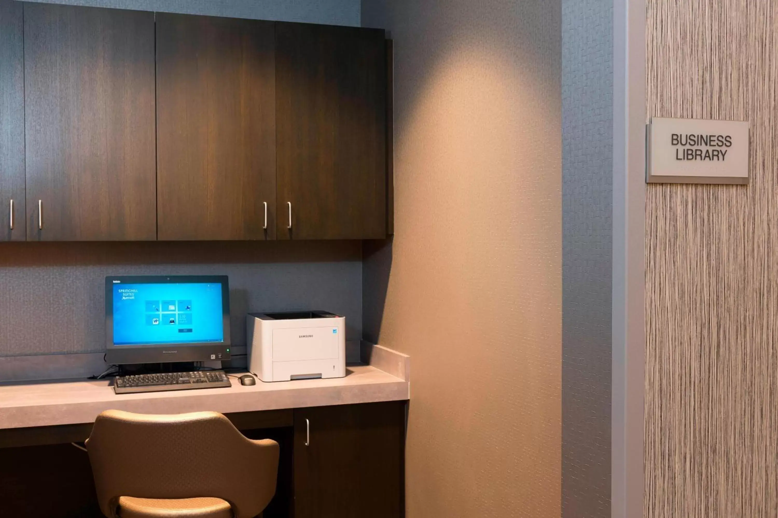 Business facilities, TV/Entertainment Center in SpringHill Suites by Marriott Cleveland Independence