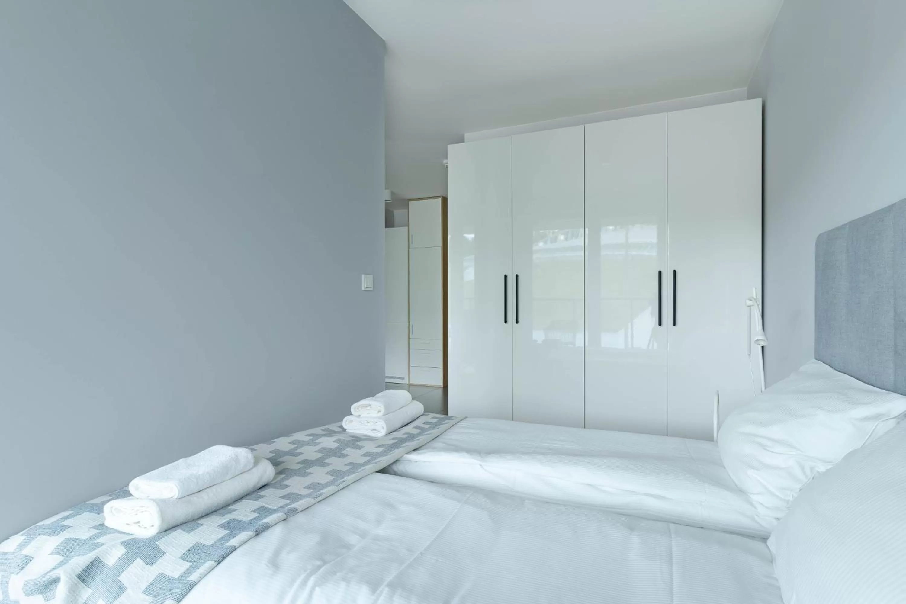 Bed in Symphony Modern Tower Apartamenty