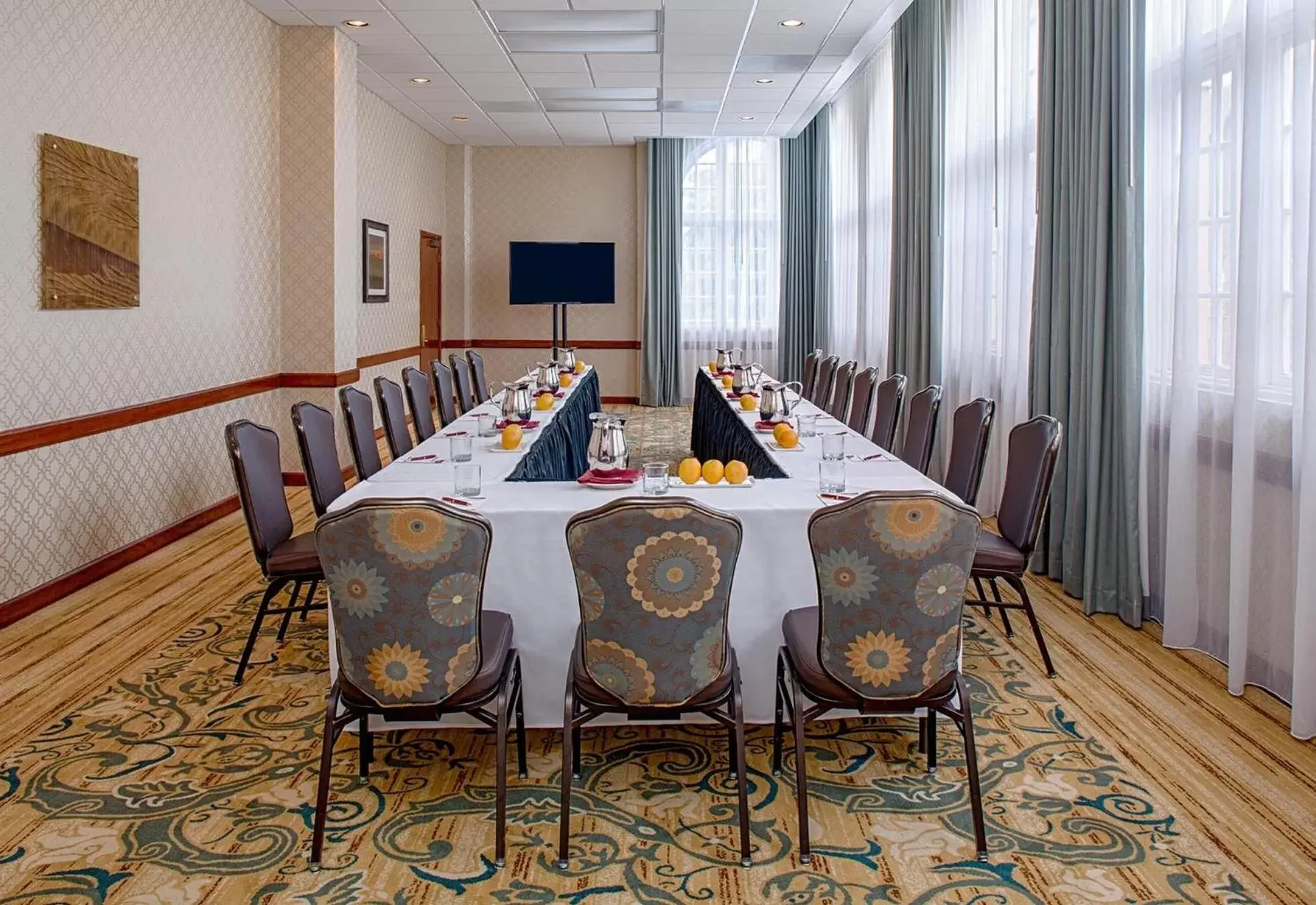 Meeting/conference room in Crowne Plaza Phoenix - Chandler Golf Resort, an IHG Hotel