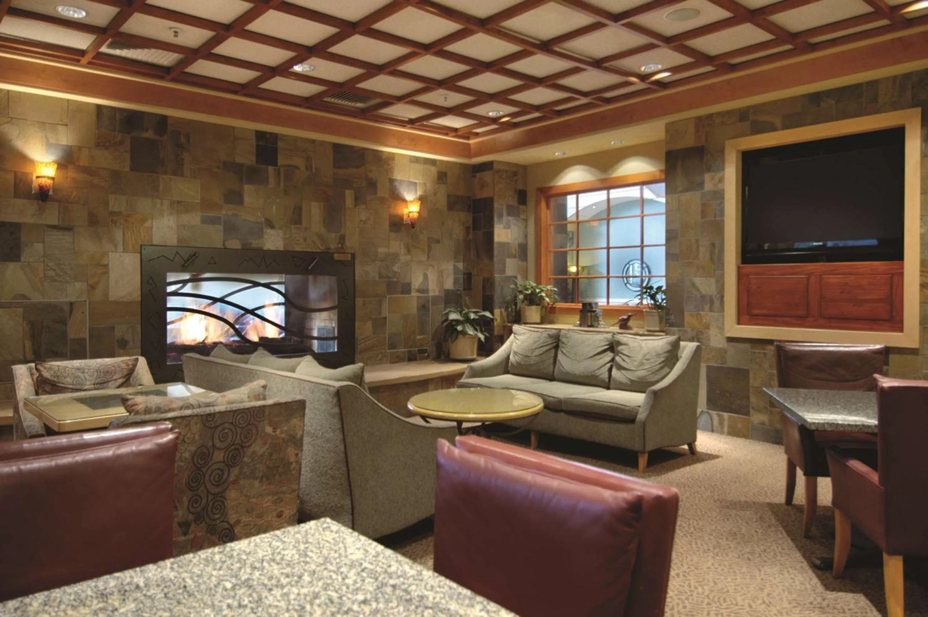 Lounge or bar, Seating Area in DoubleTree by Hilton Denver Central Park