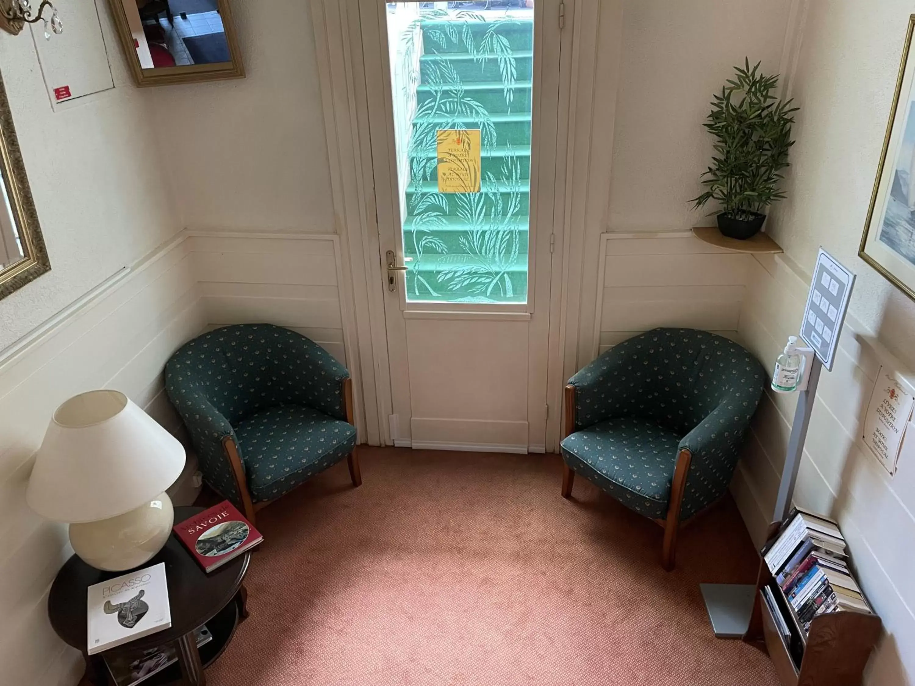 Seating Area in Hôtel Continental