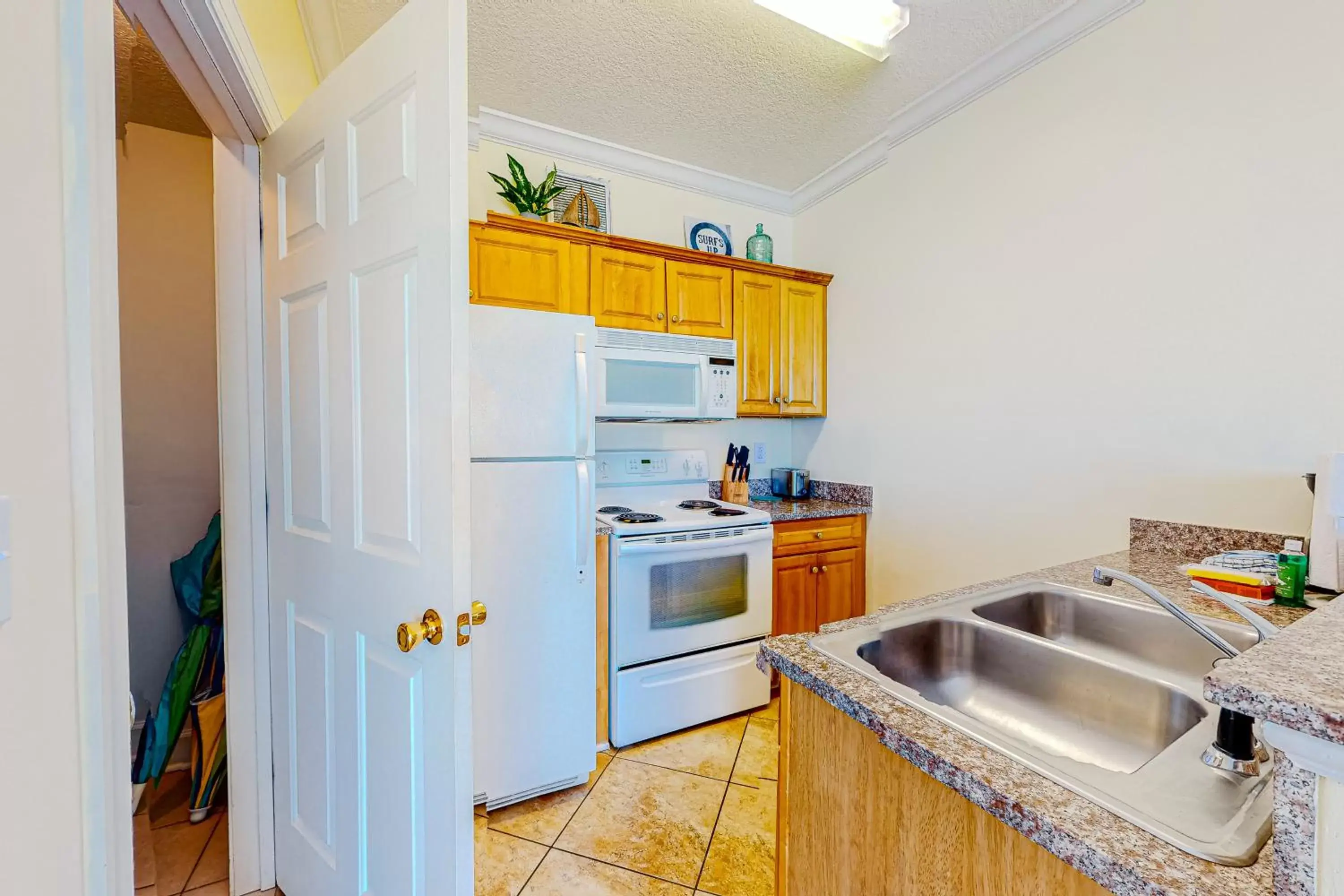 Kitchen/Kitchenette in Twin Palms 603