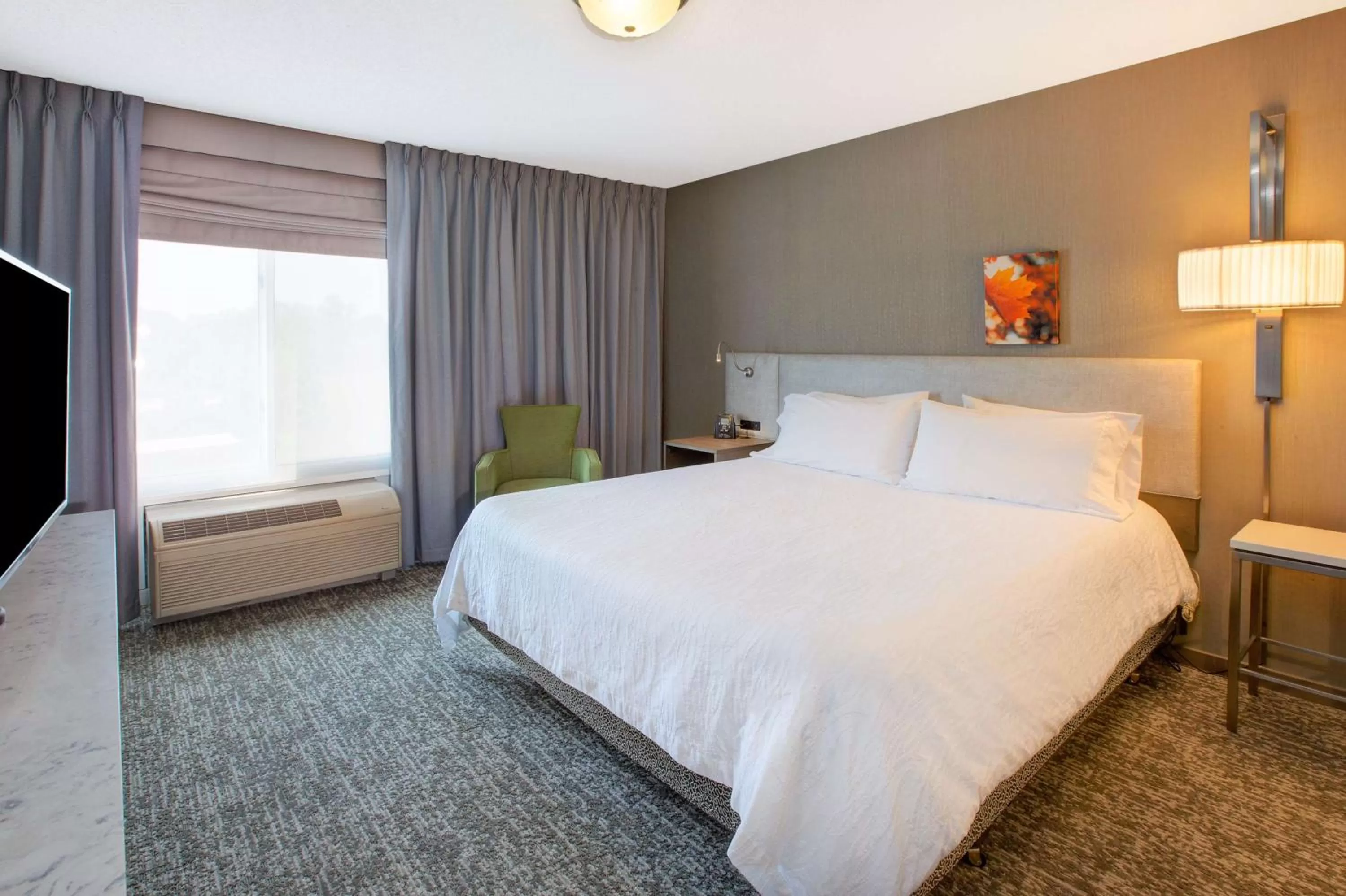 Bedroom, Bed in Hilton Garden Inn Chesterton