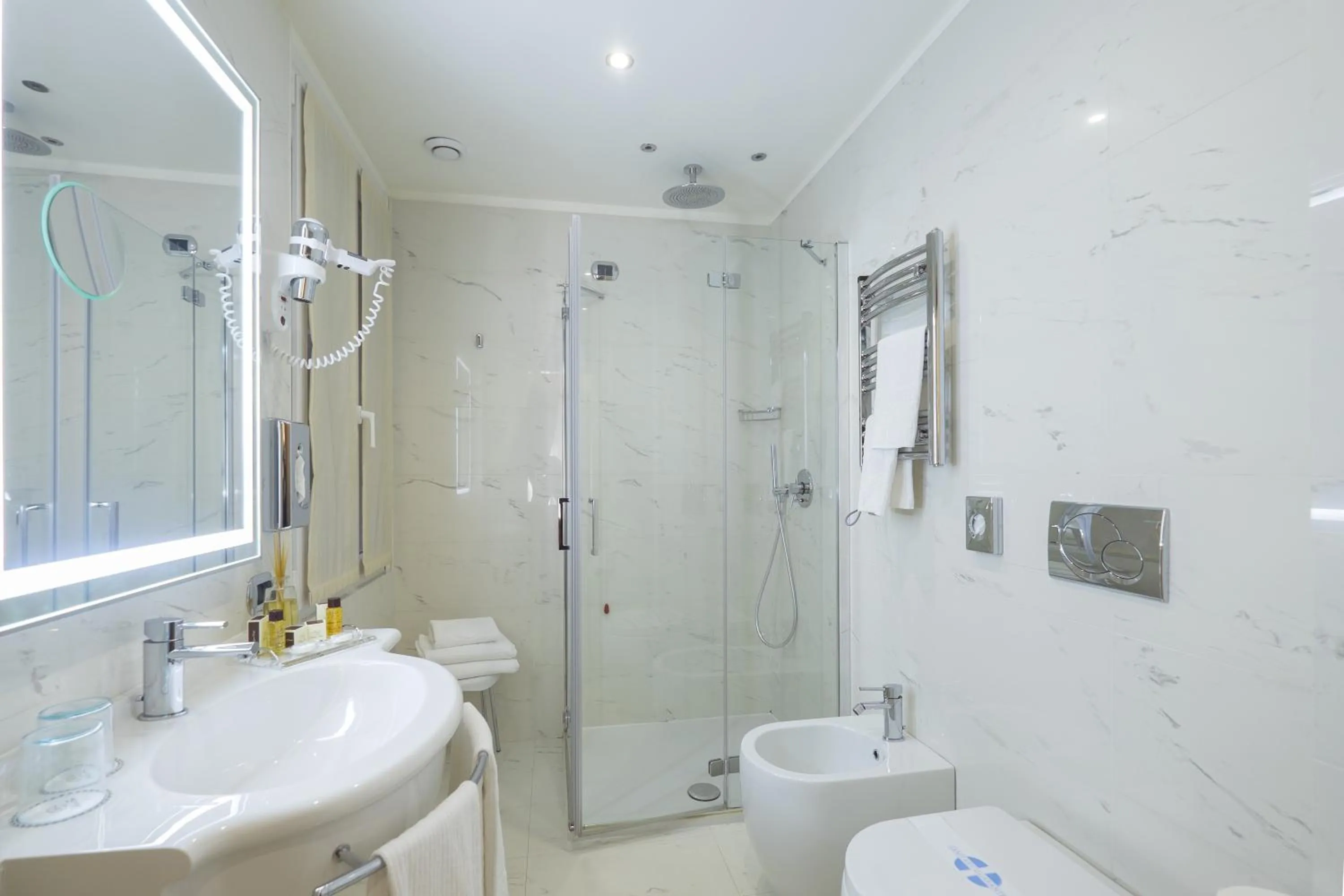 Shower in Hotel Teco