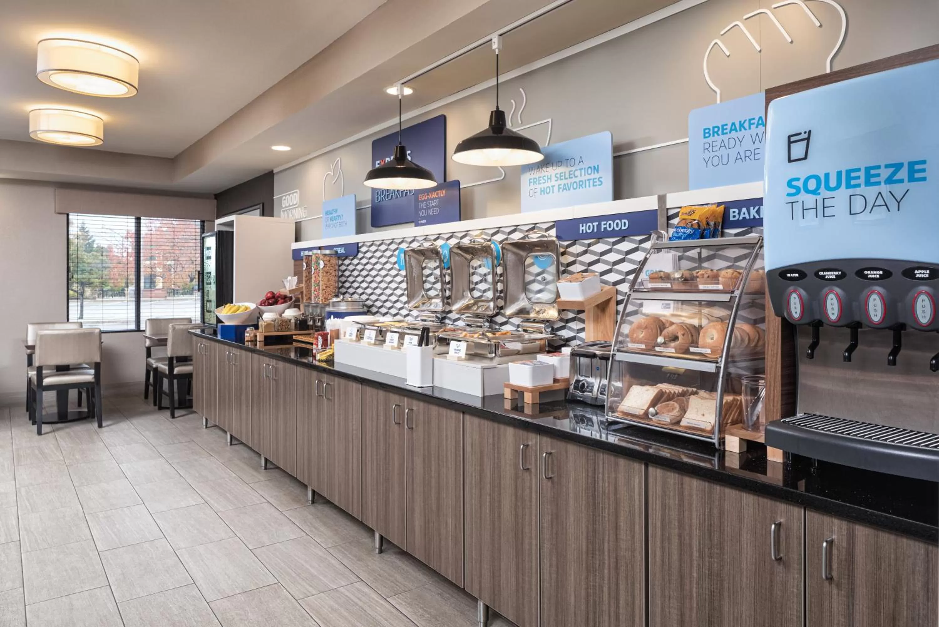 Breakfast in Holiday Inn Express Hotel & Suites Minneapolis - Minnetonka by IHG