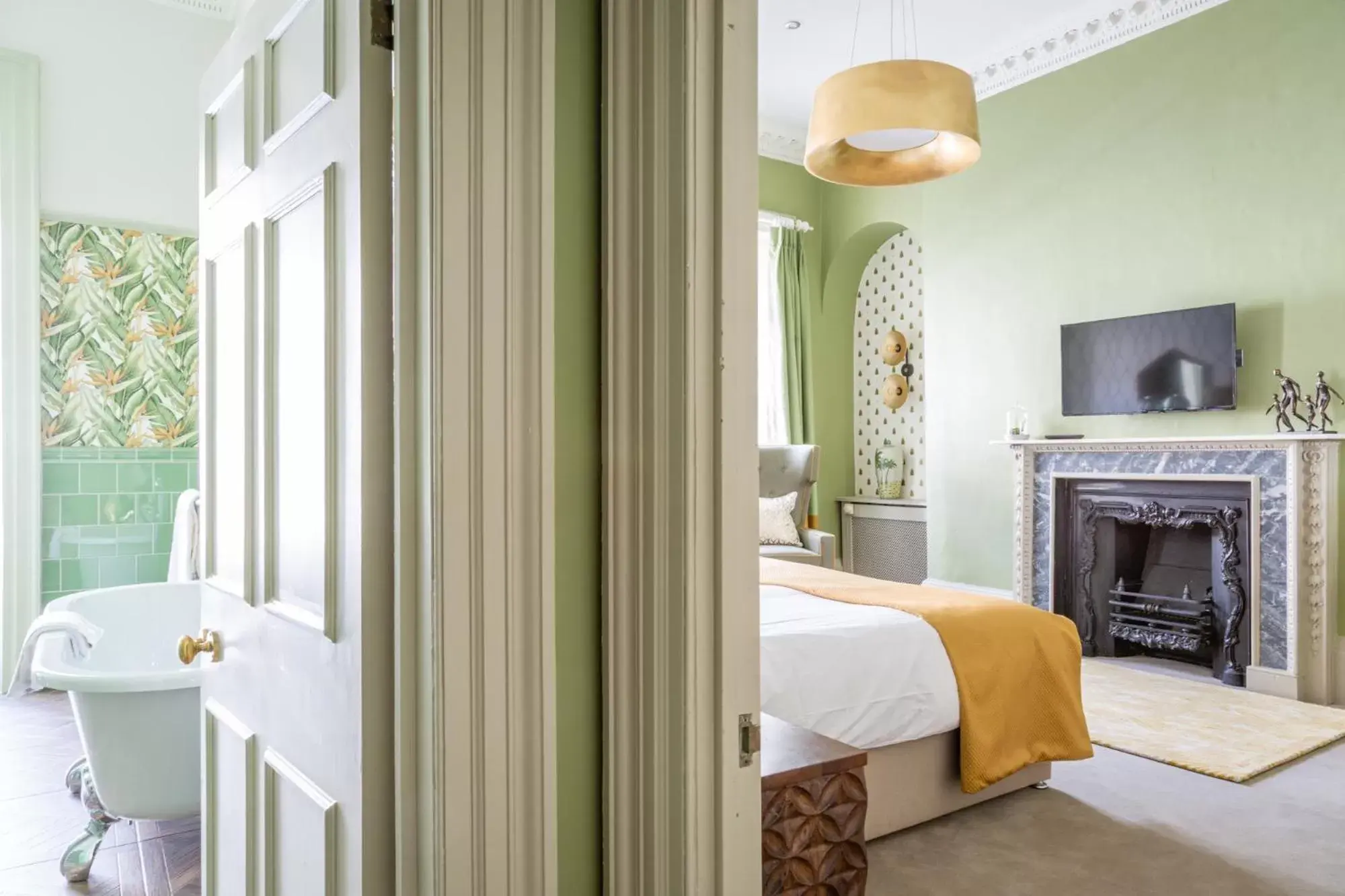 Bathroom, Bed in The Queensberry Hotel