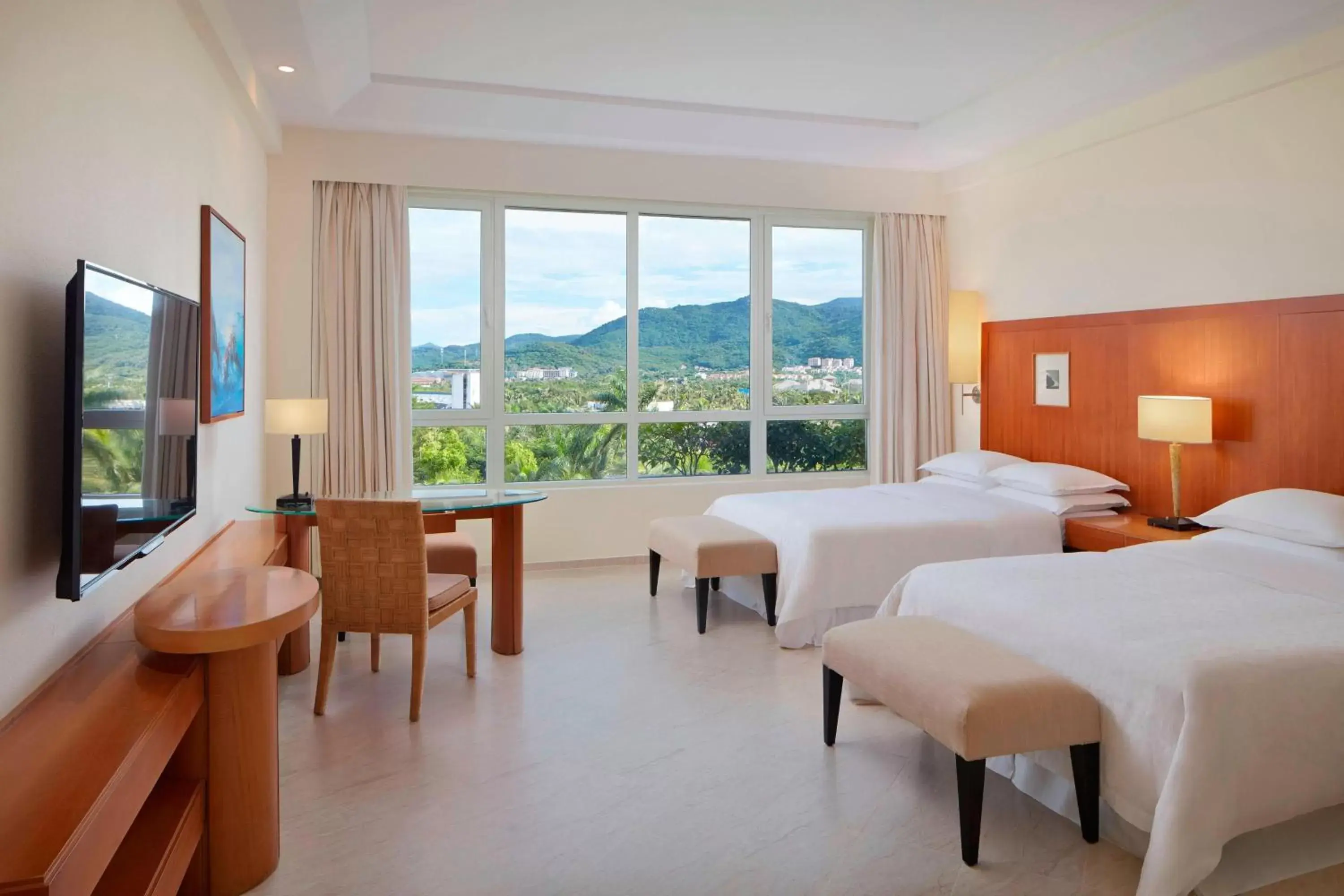 Photo of the whole room, Mountain View in Sheraton Sanya Yalong Bay Resort