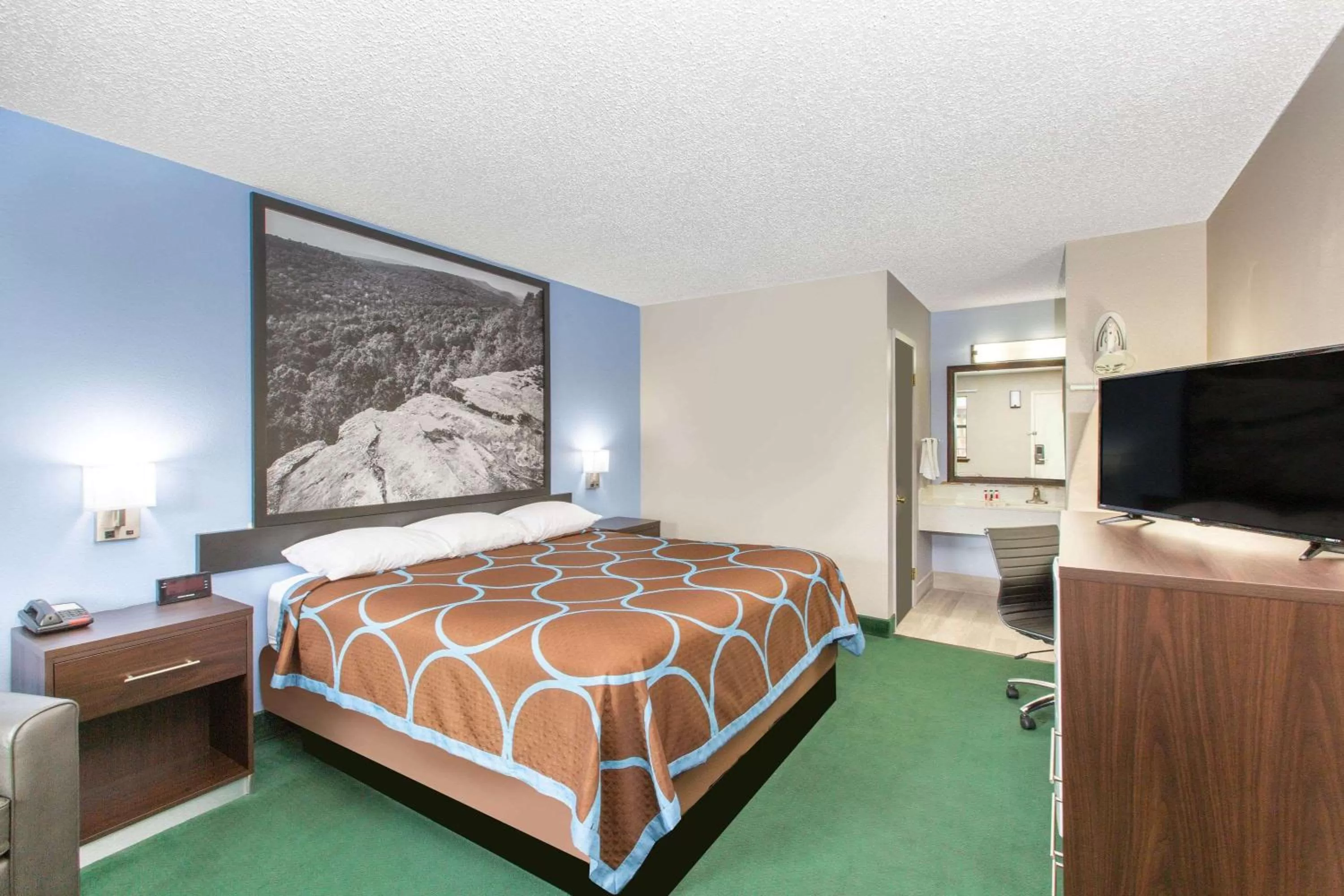 Photo of the whole room, Bed in Super 8 by Wyndham Malvern